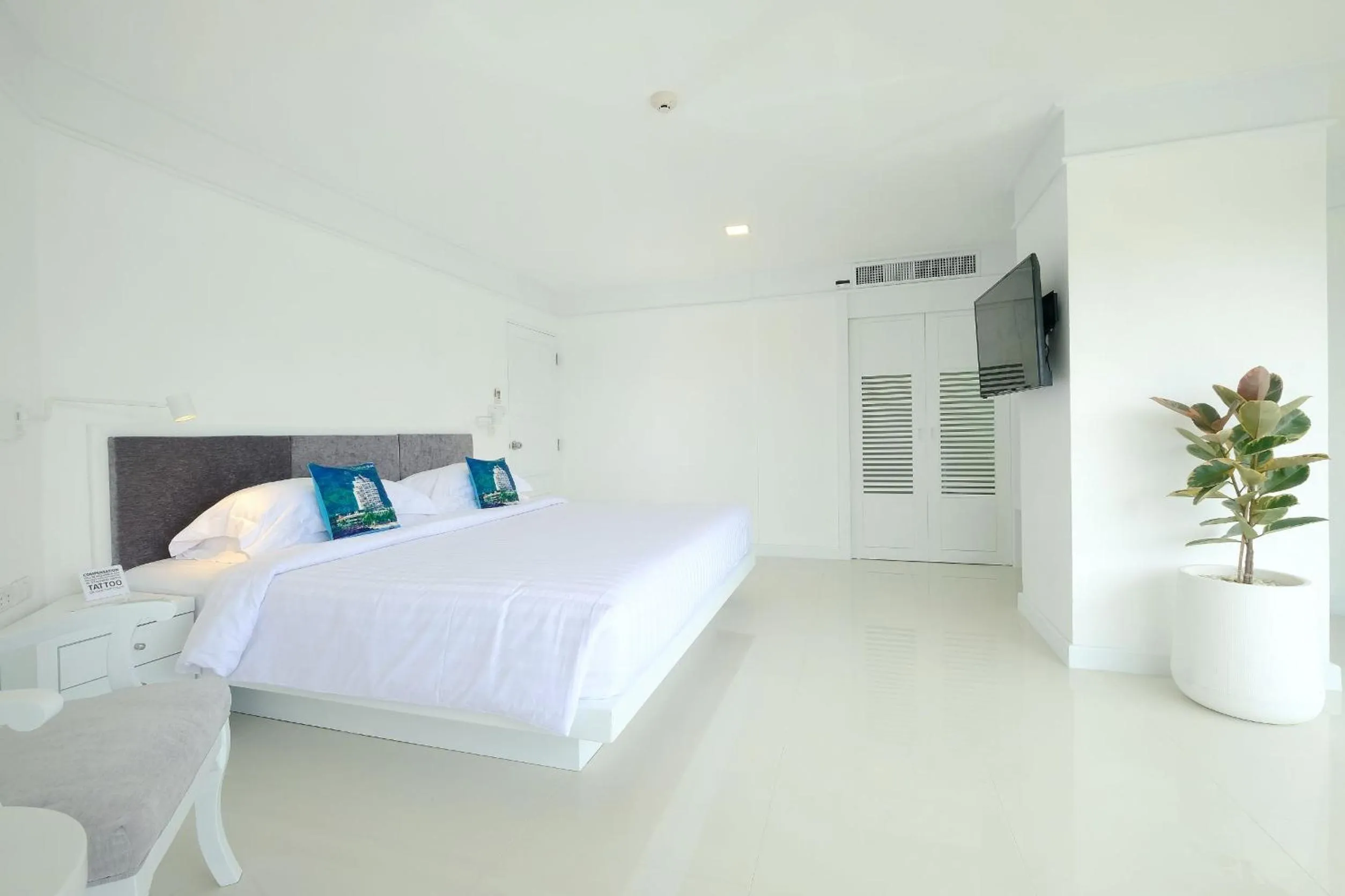 Bedroom, Bed in Andaman Beach Suites Hotel, Patong Phuket