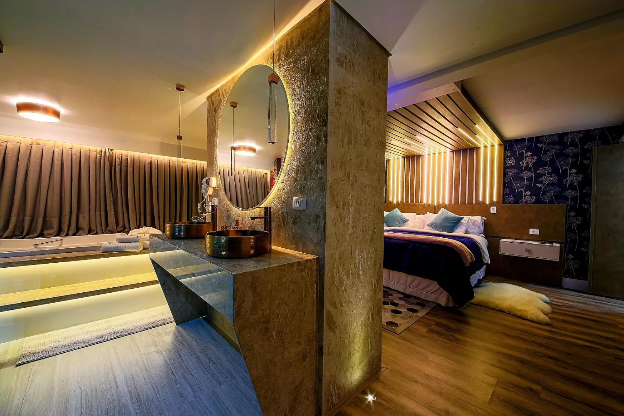 Hot Tub, Bed in Caminho das Pedras Pousada de Charme