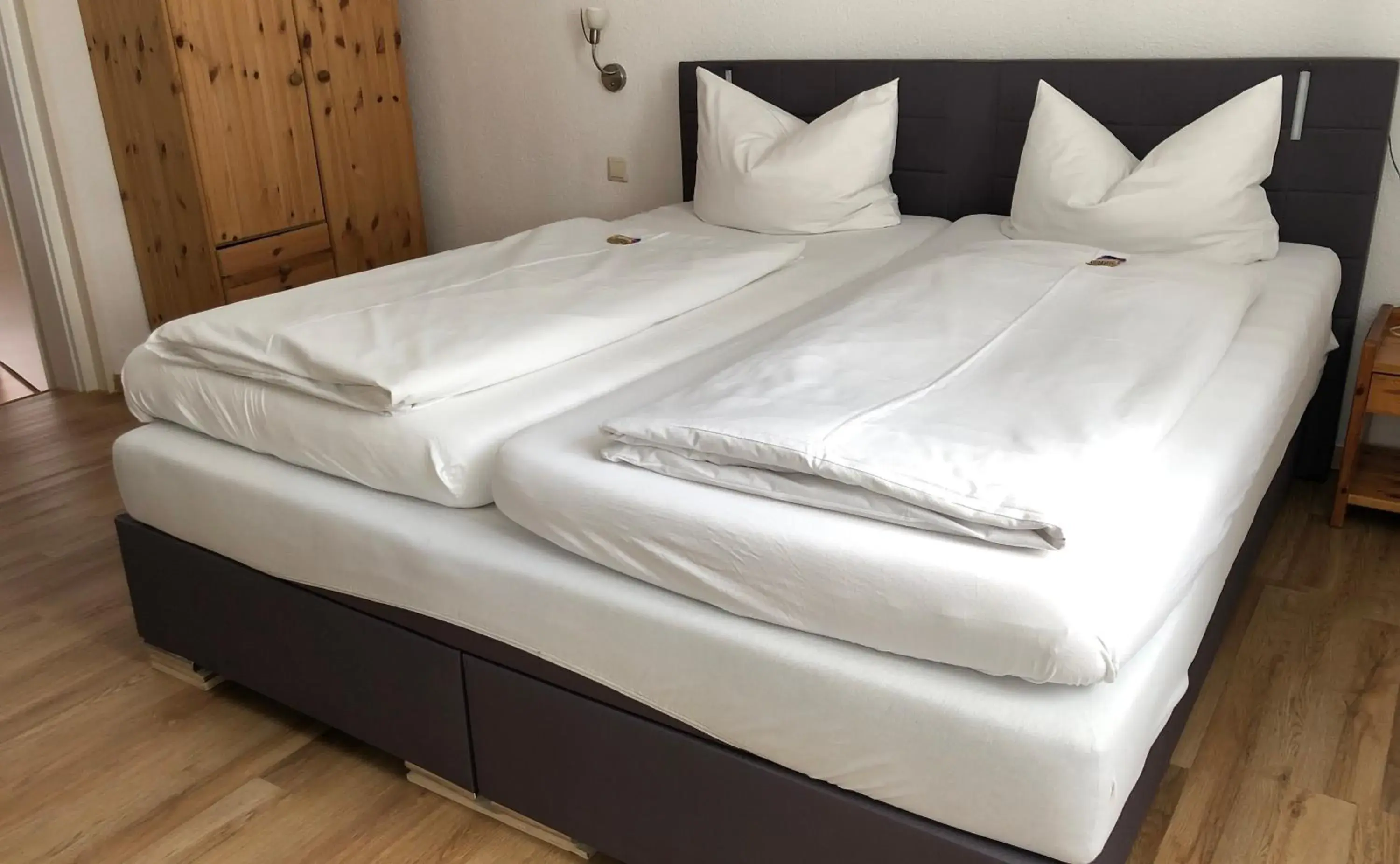 Quadruple Room with Bathroom in Hotel Gasthof Inselgraben garni Quadruple Room with Bathroom in Hotel Gasthof Inselgraben garni