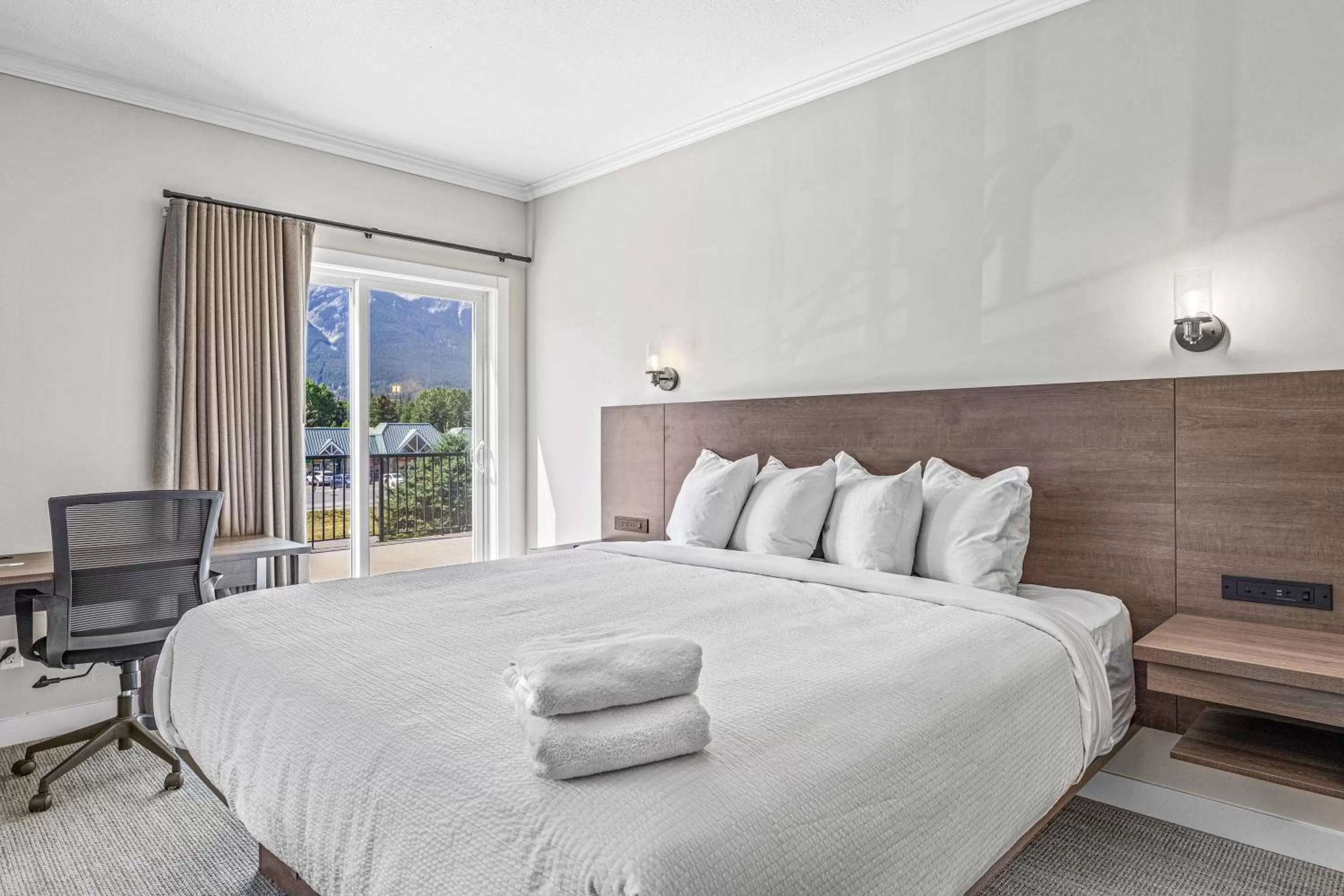 Bed in Northwinds Hotel Canmore