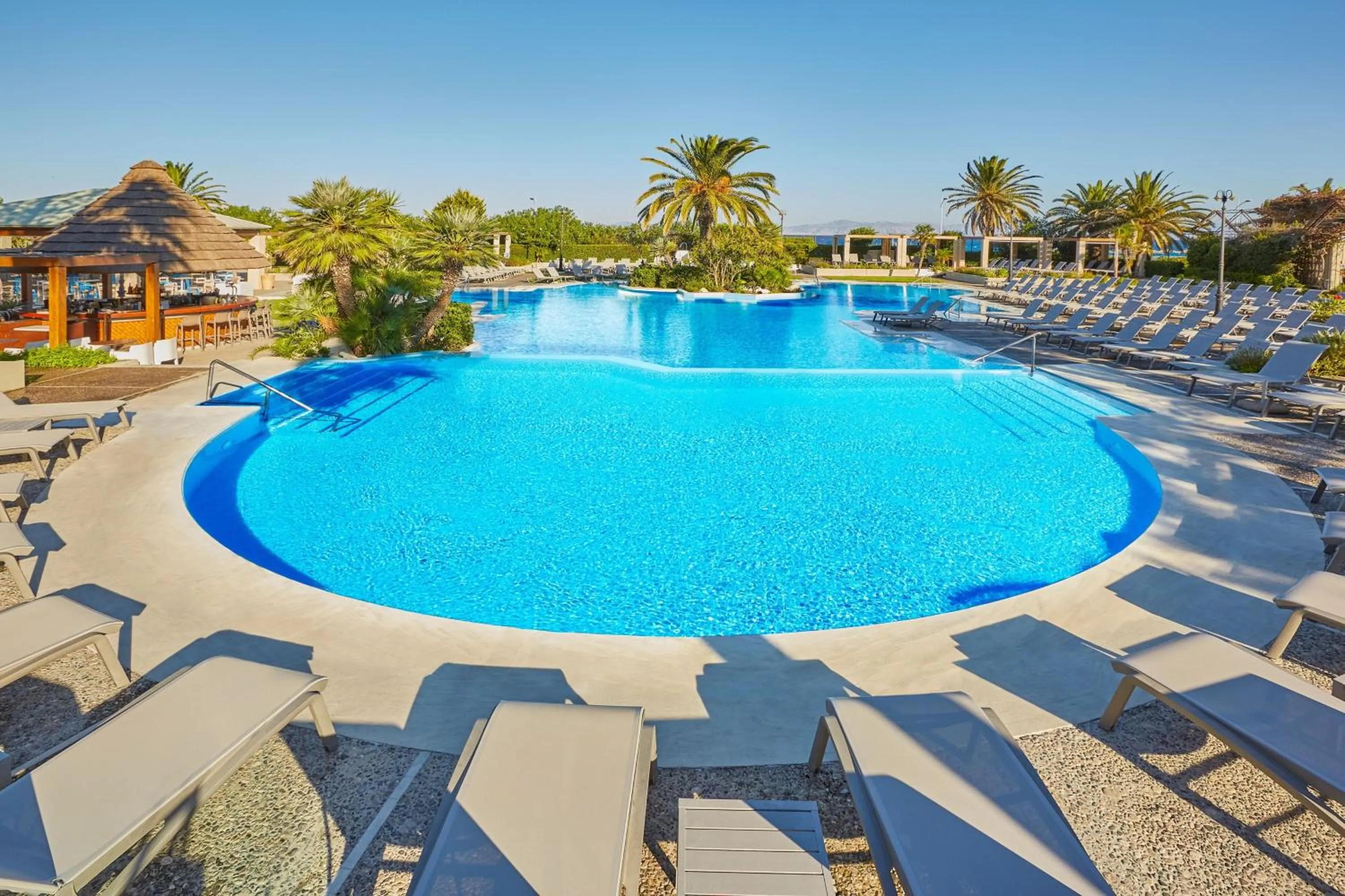 Swimming pool in Sheraton Rhodes Resort