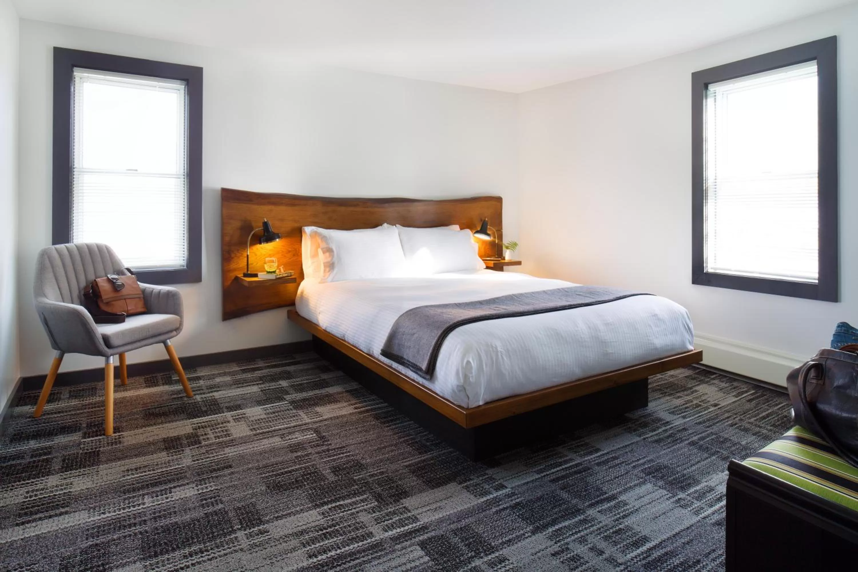 Bed in Main and Mountain