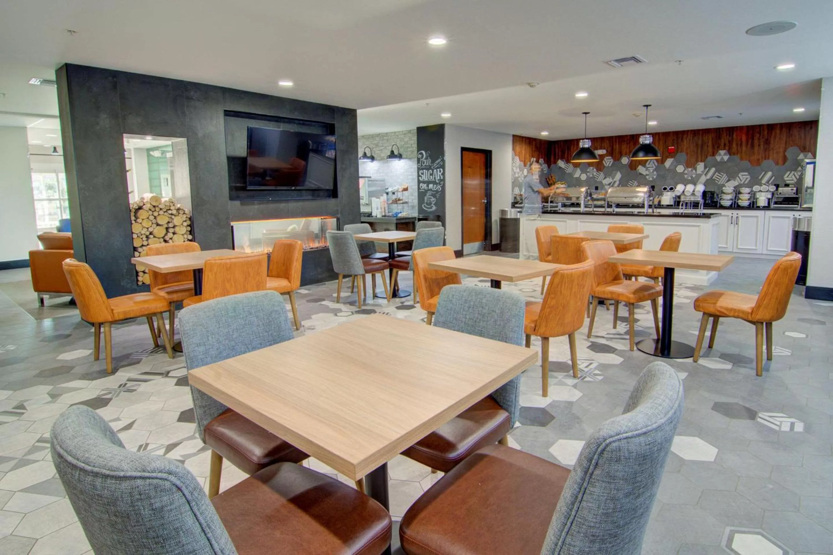 Restaurant/places to eat in Comfort Suites Newport News Airport