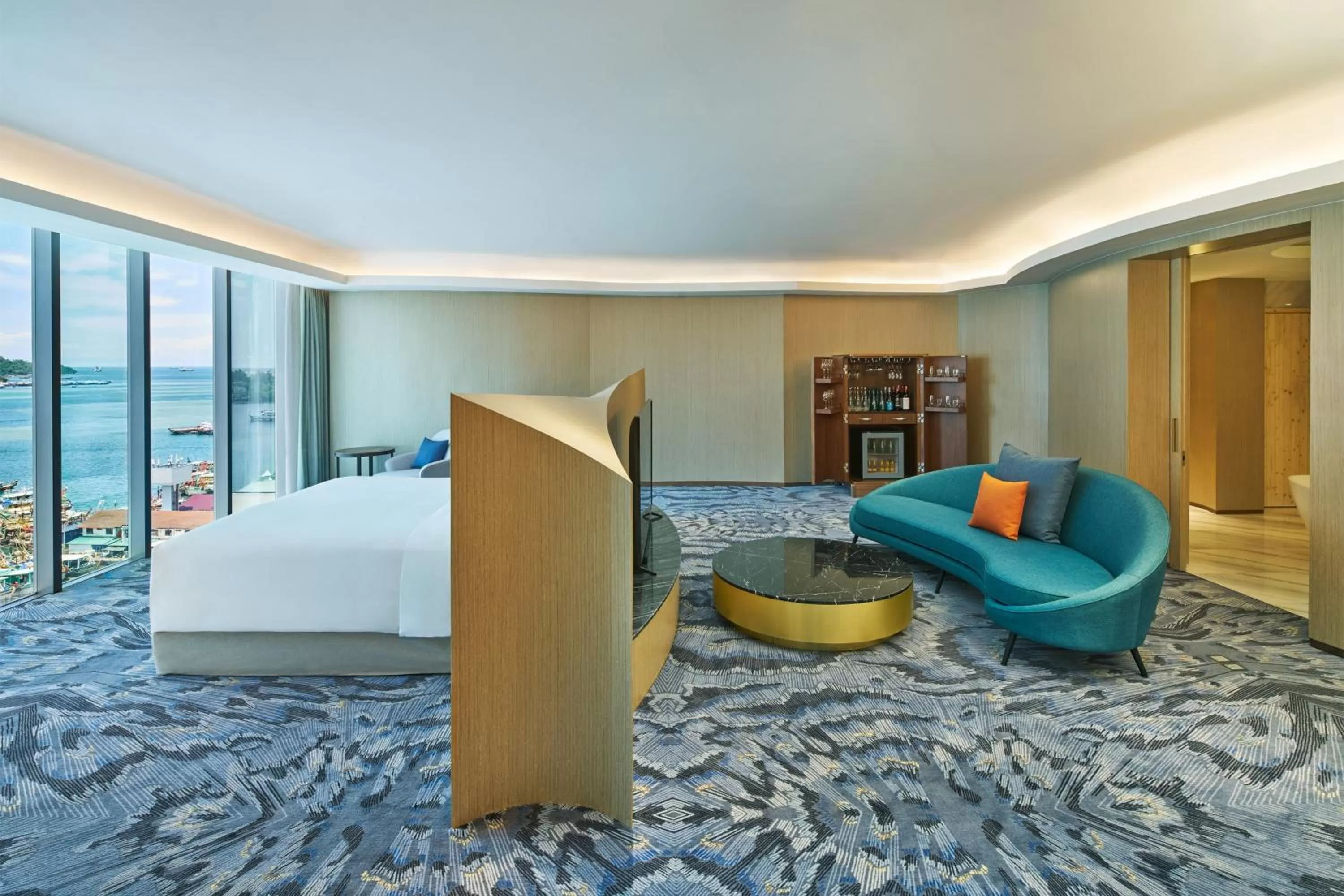 Bedroom, Bed in Le Meridien Kota Kinabalu