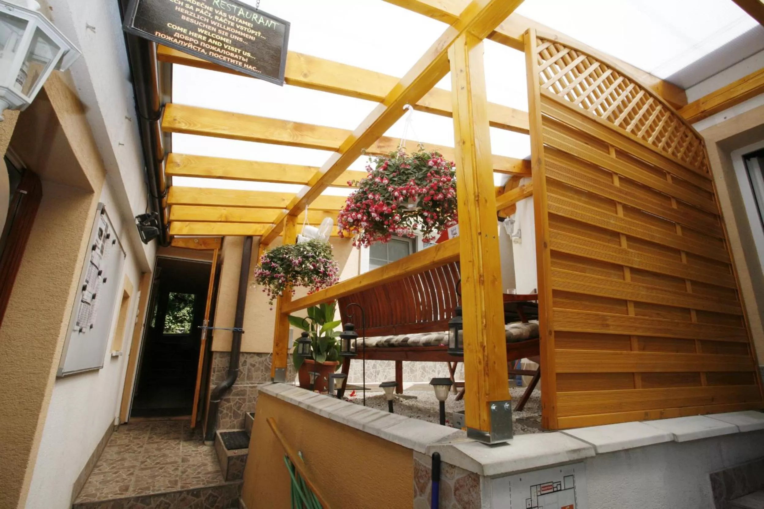 Restaurant/places to eat in Spa & Pool Apartment Hotel - Restaurant VILLA IVICA