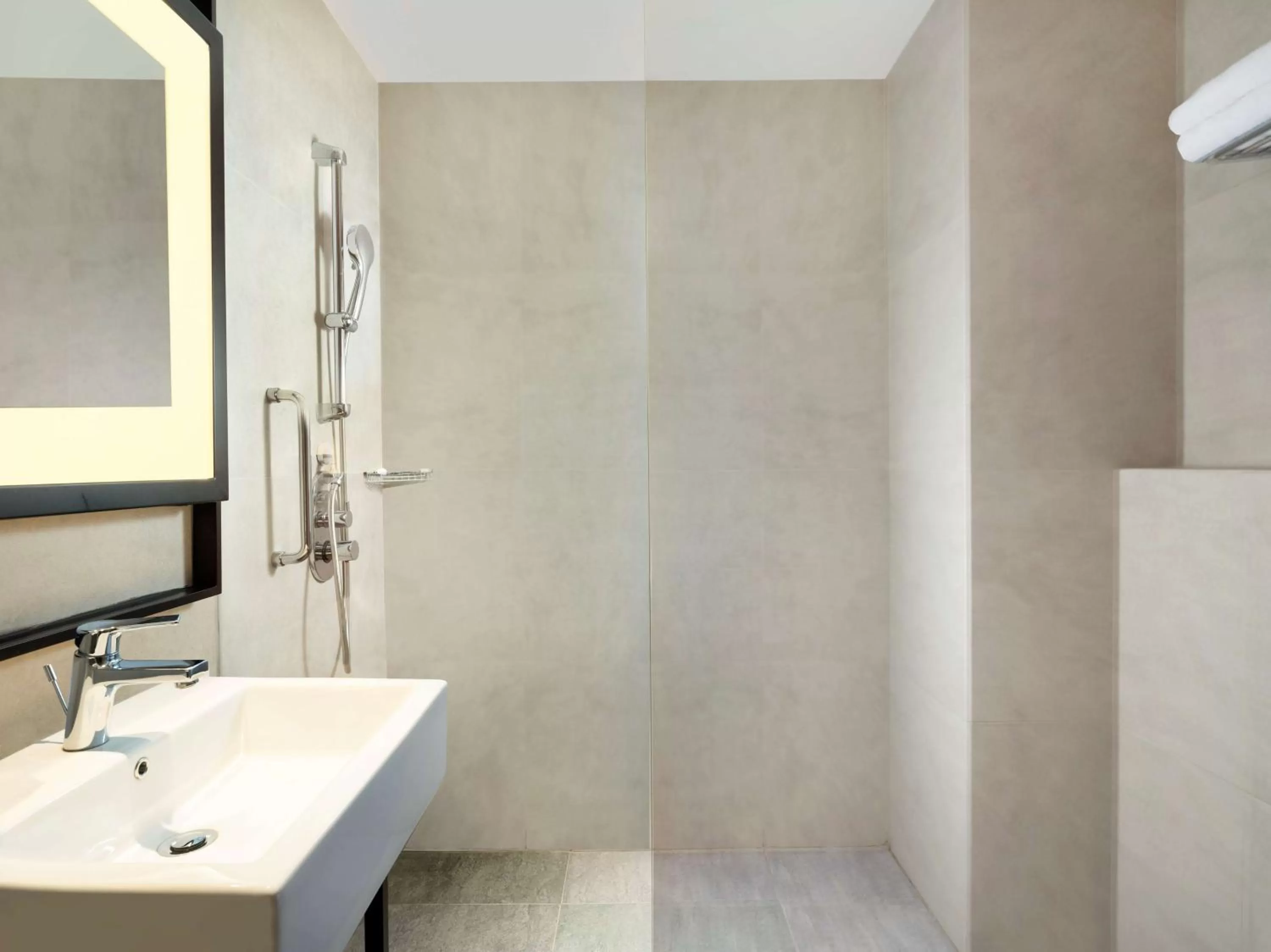 Shower in Hilton Garden Inn Jakarta Taman Palem