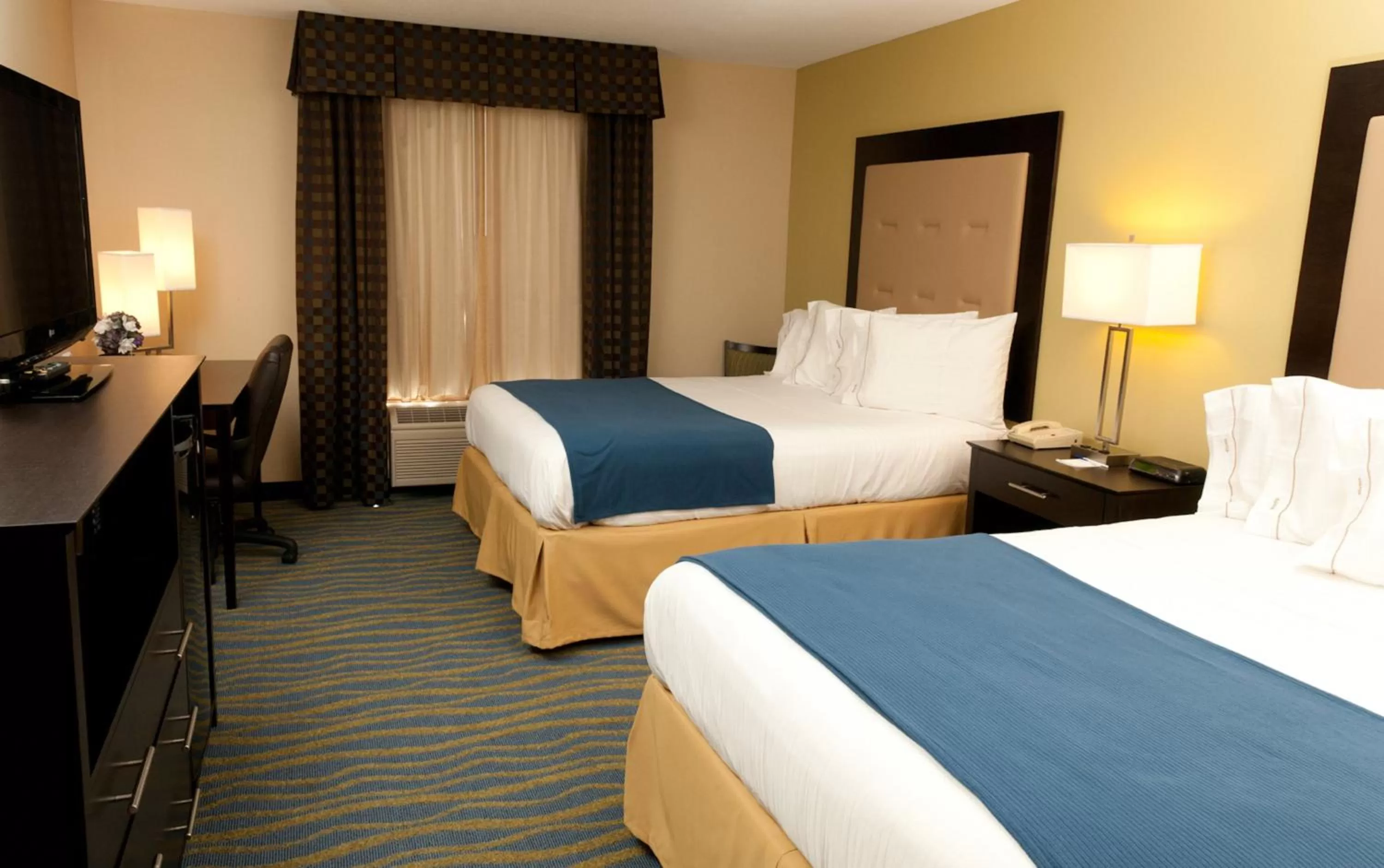 Standard Room with Two Queen Beds in Holiday Inn Express Hotel & Suites Bloomington-Normal University Area by IHG