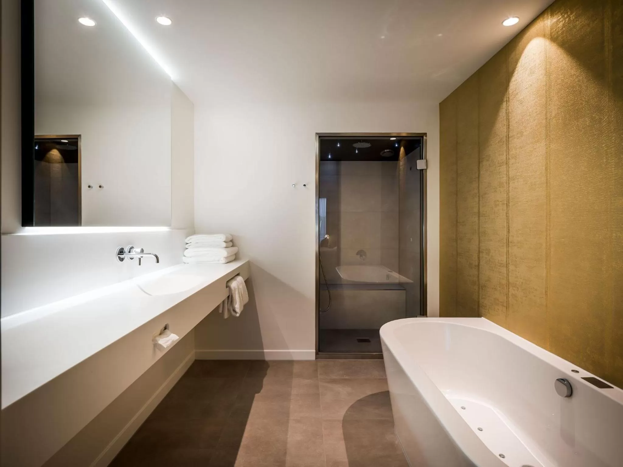 Shower in Hotel Van der Valk Maastricht