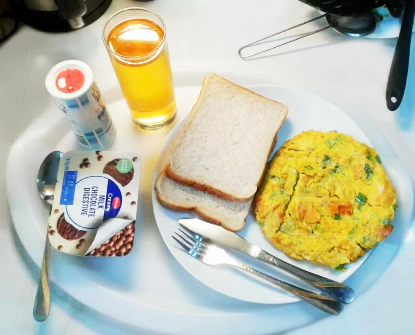 Food close-up in Double Bedroom w Ensuite Bathroom Near Grand Union Canal for Family and Friends