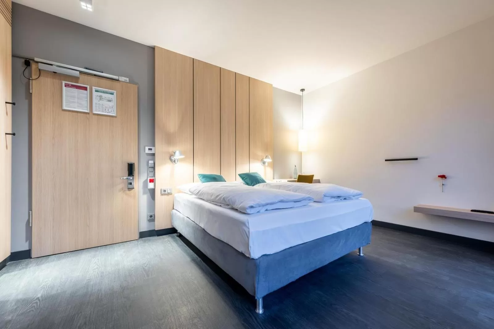 Facility for disabled guests, Bed in Serways Hotel Hösel