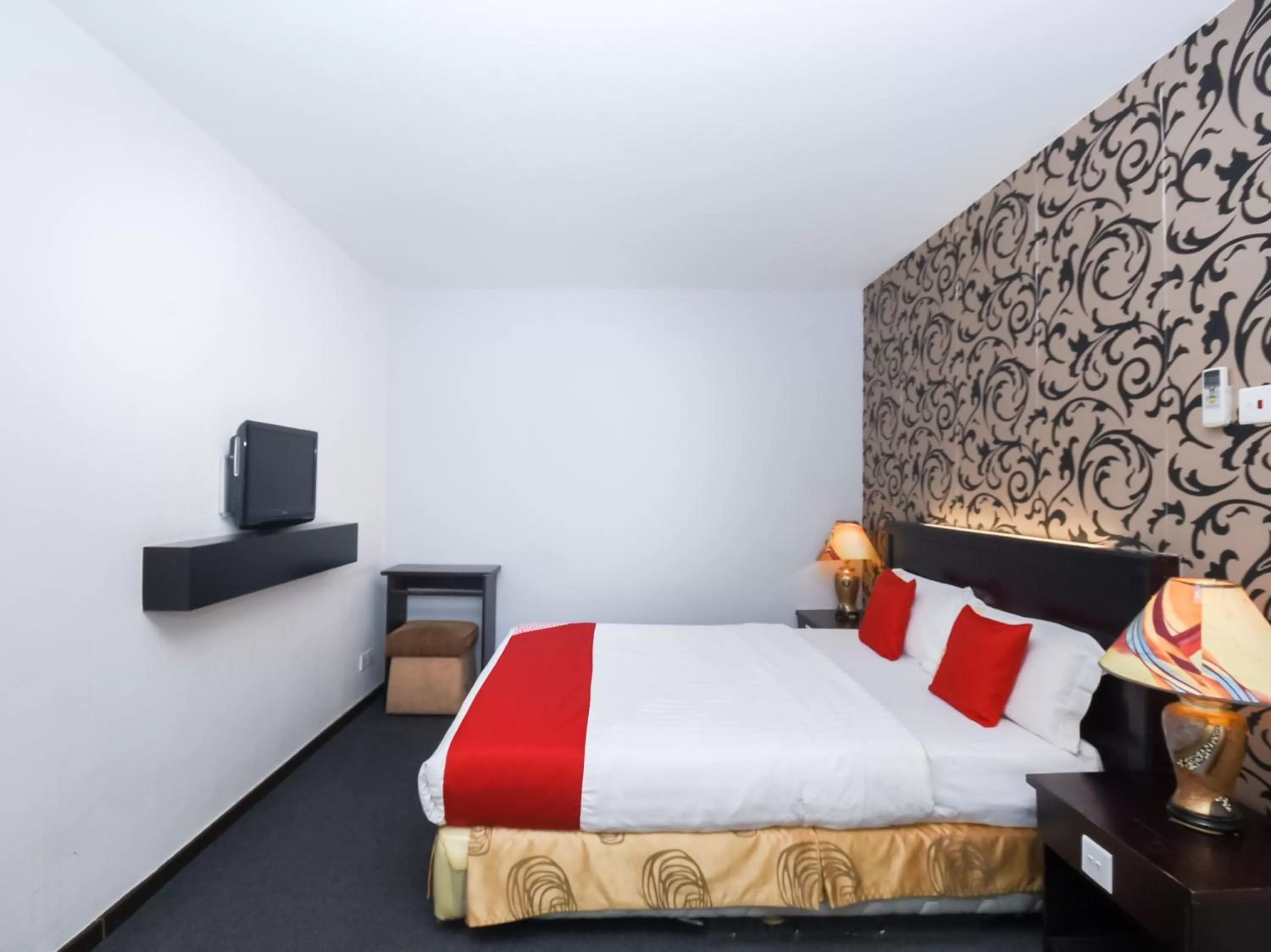 Bedroom, Bed in Super OYO 89604 City Home Stay