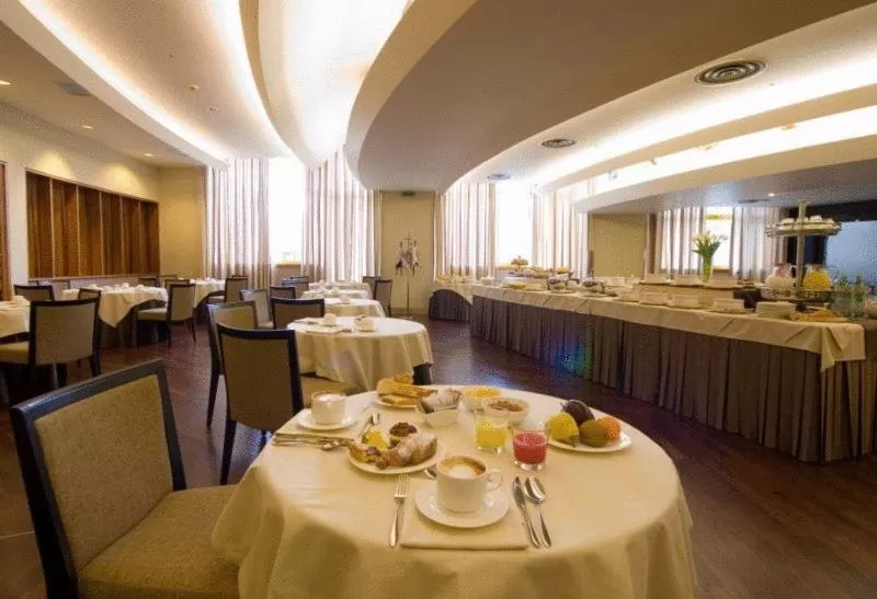 Restaurant/places to eat in Hotel Federico II