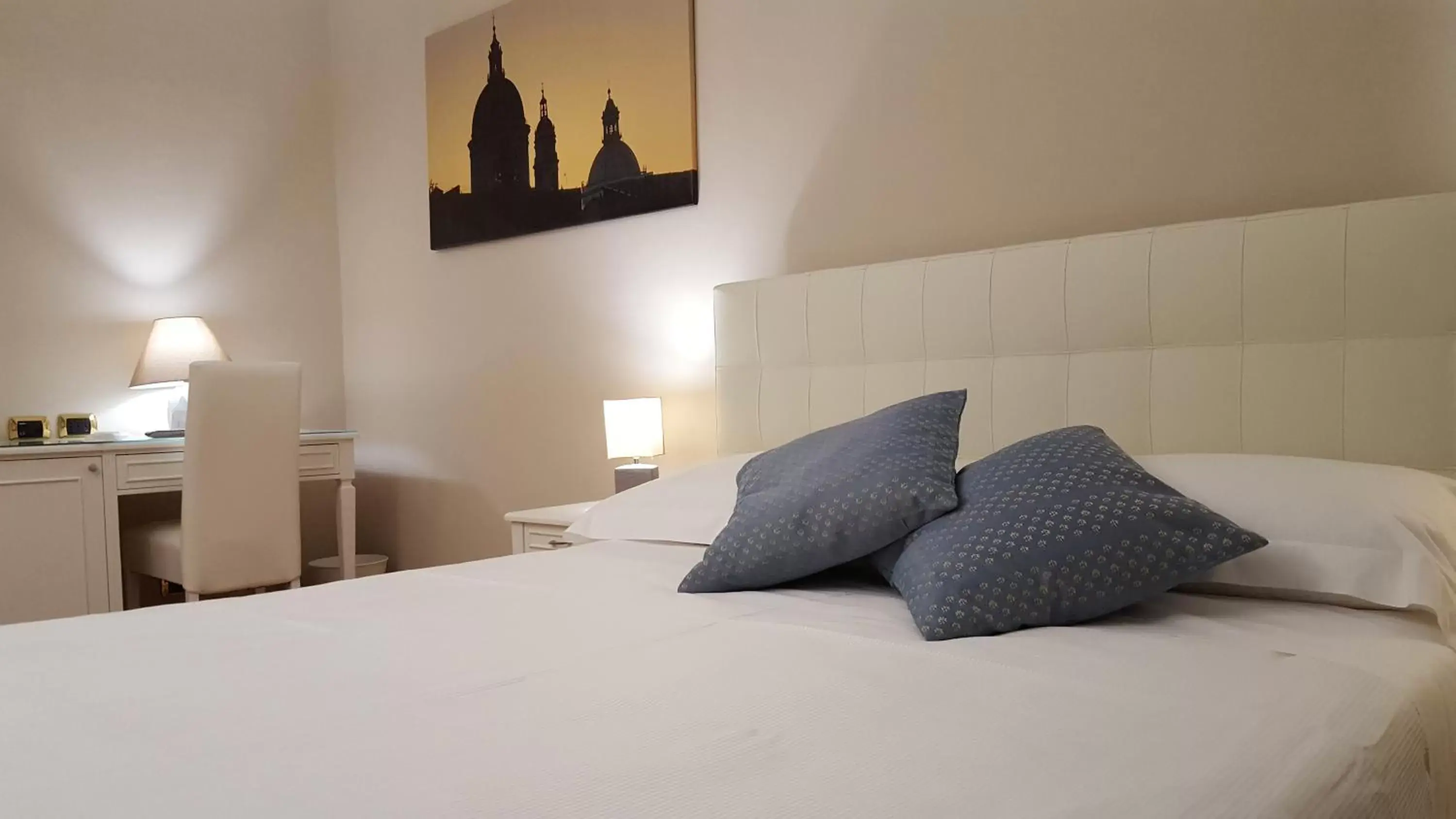 Standard Double Room (1 Adult) - single occupancy in Hotel Centrum Standard Double Room (1 Adult) - single occupancy in Hotel Centrum