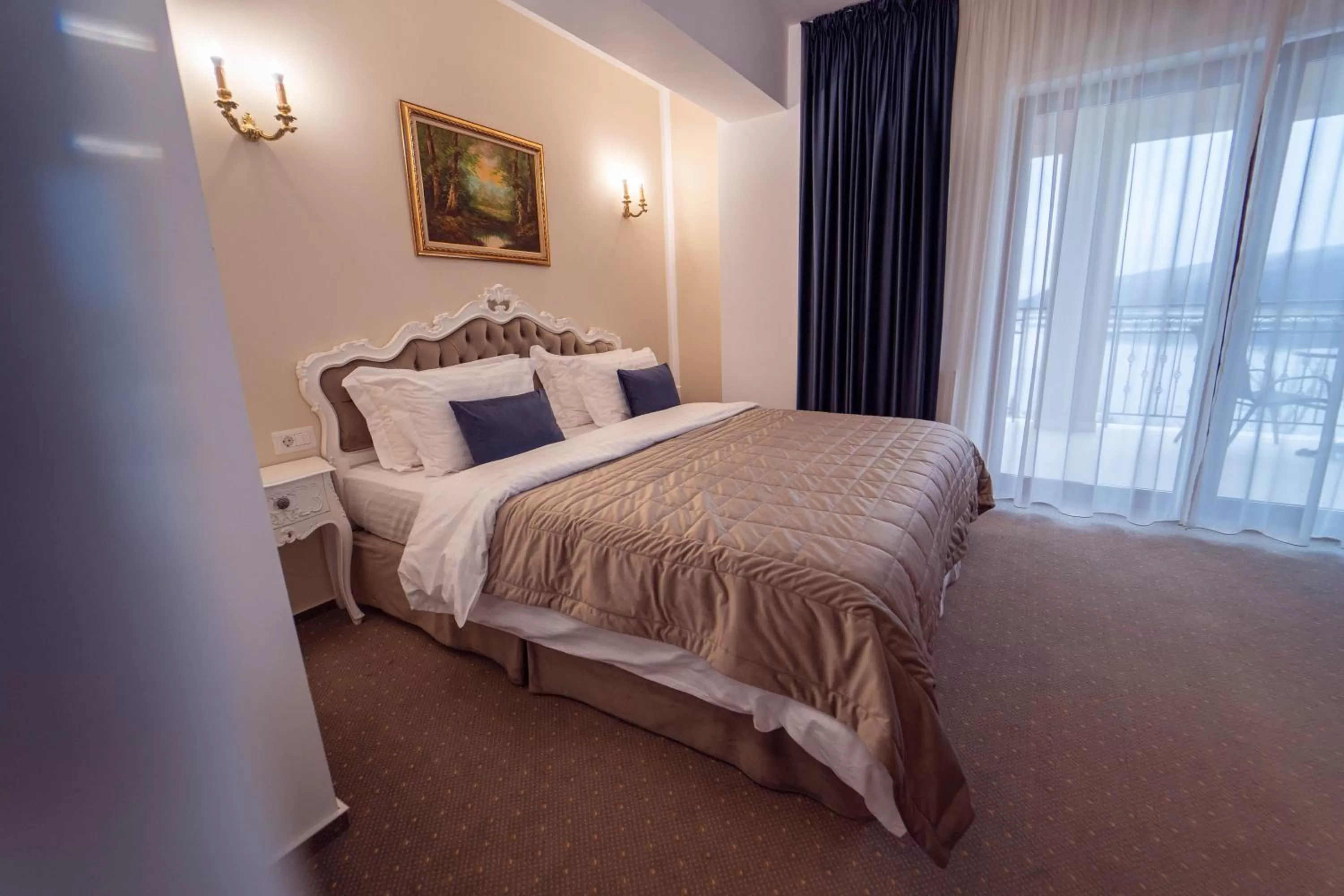 Photo of the whole room, Bed in Gradinile Romane