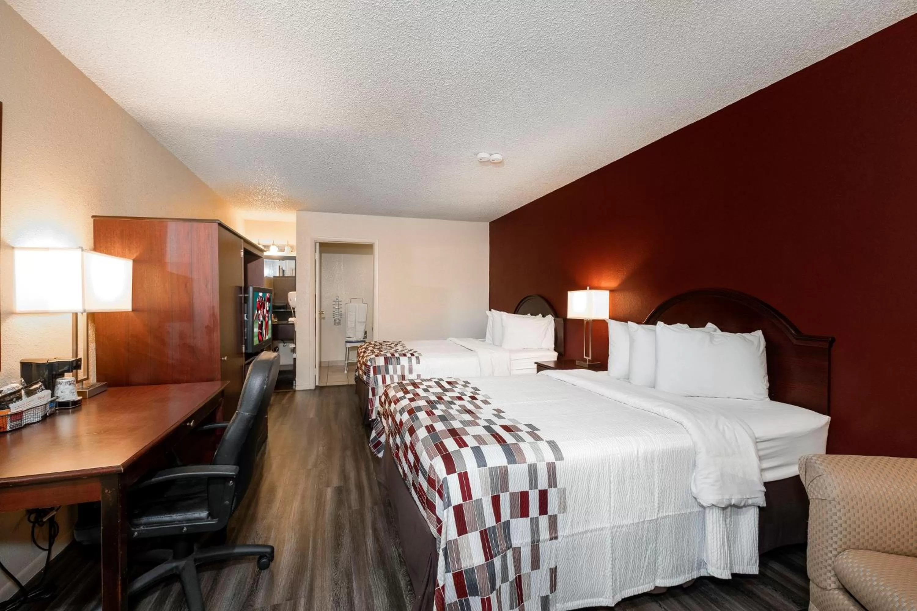 Deluxe Room with Two Double Beds Smoking in Red Roof Inn Childress