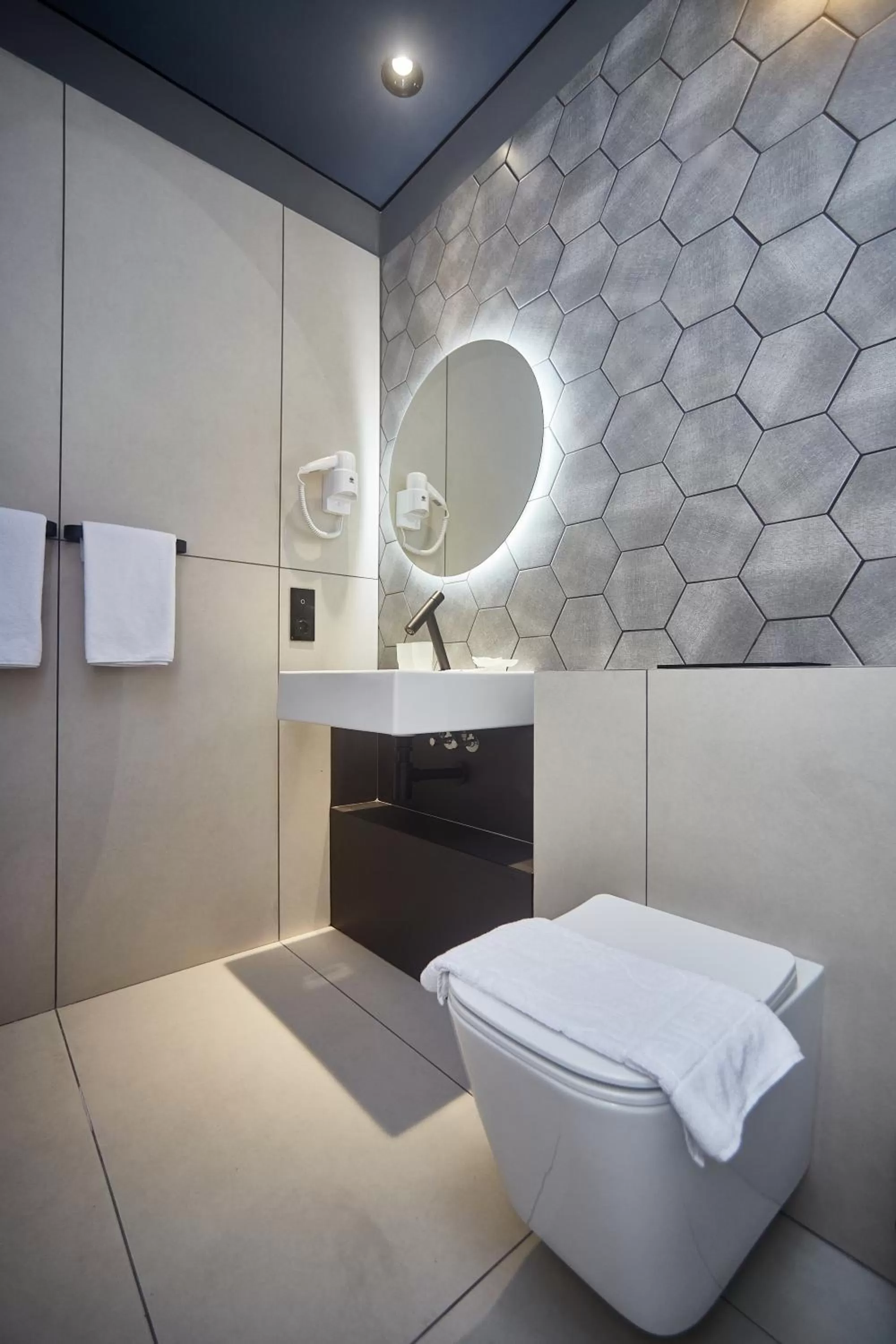 Bathroom in Ultramarinn Hotel