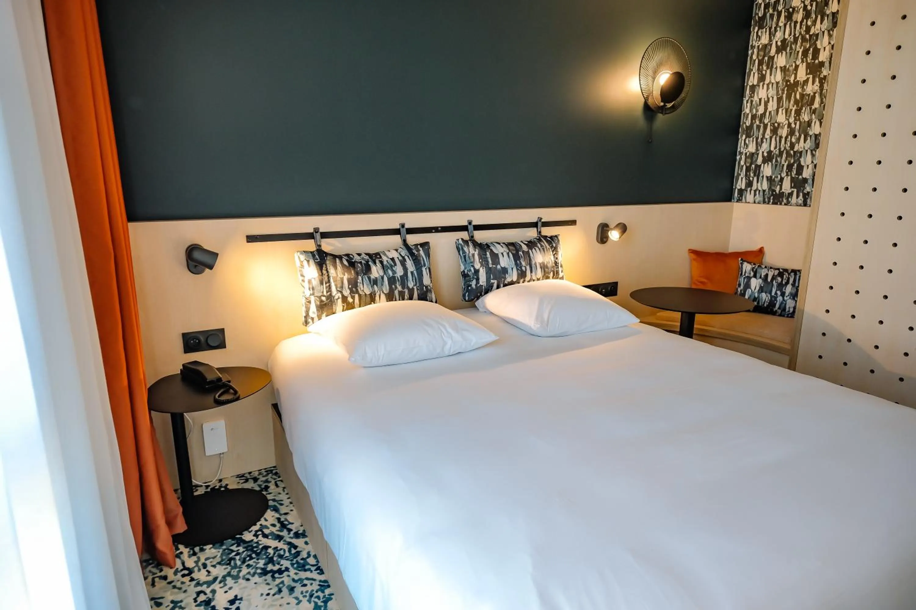 Photo of the whole room, Bed in ibis Styles Bordeaux Lac Bruges