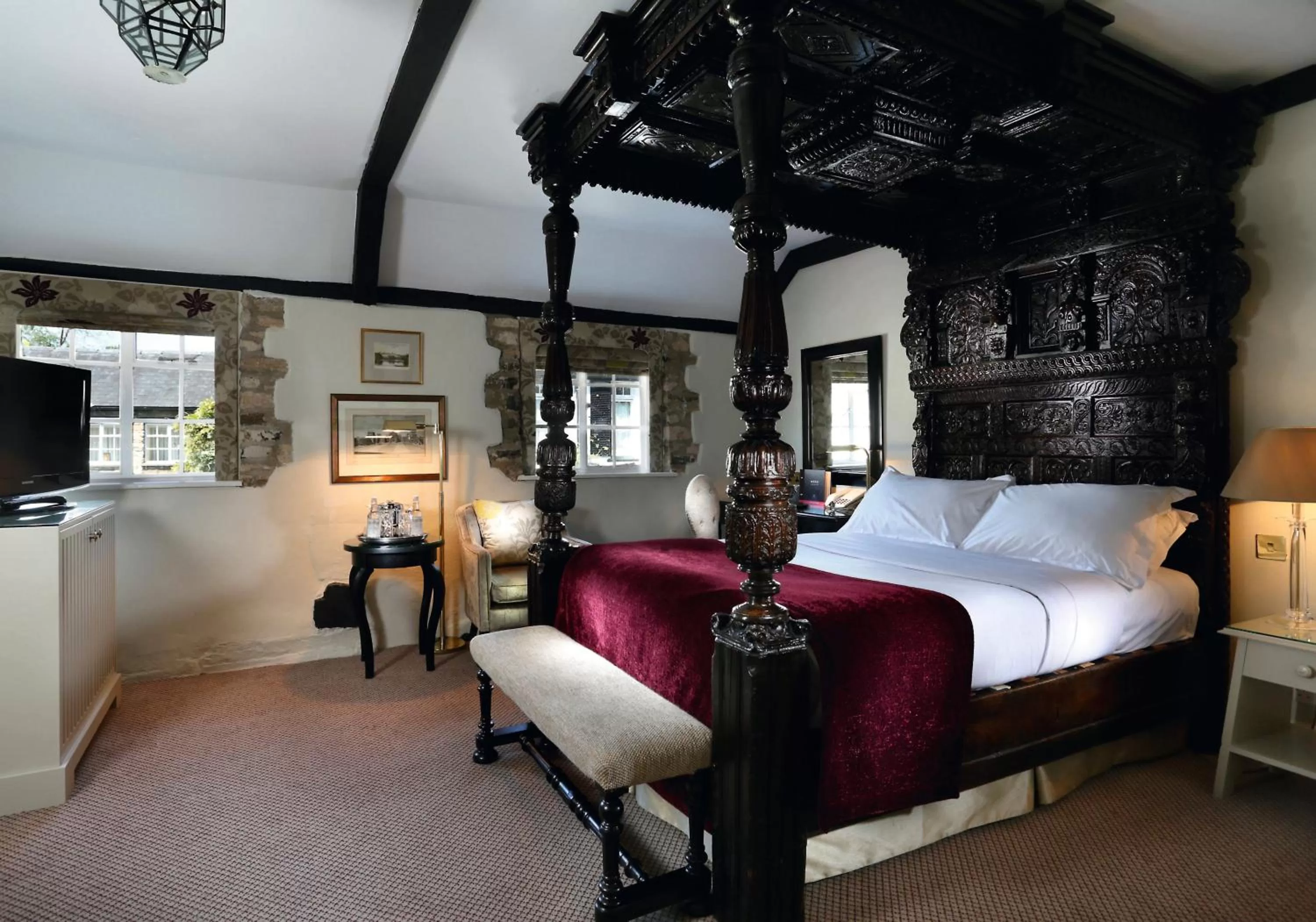 Bedroom, Bed in Macdonald Bear Hotel