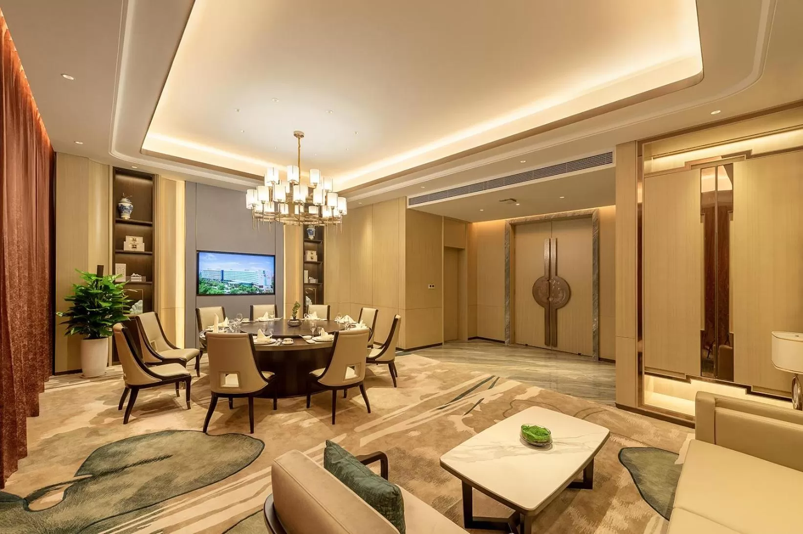 Restaurant/places to eat in Wyndham Qingdao l Free Fixed-Time Shuttle Service Between Hotel and Airport & North Railway Station l Outdoor Children's Amusement Park l 1-Hour Play Snooker or Table Tennis