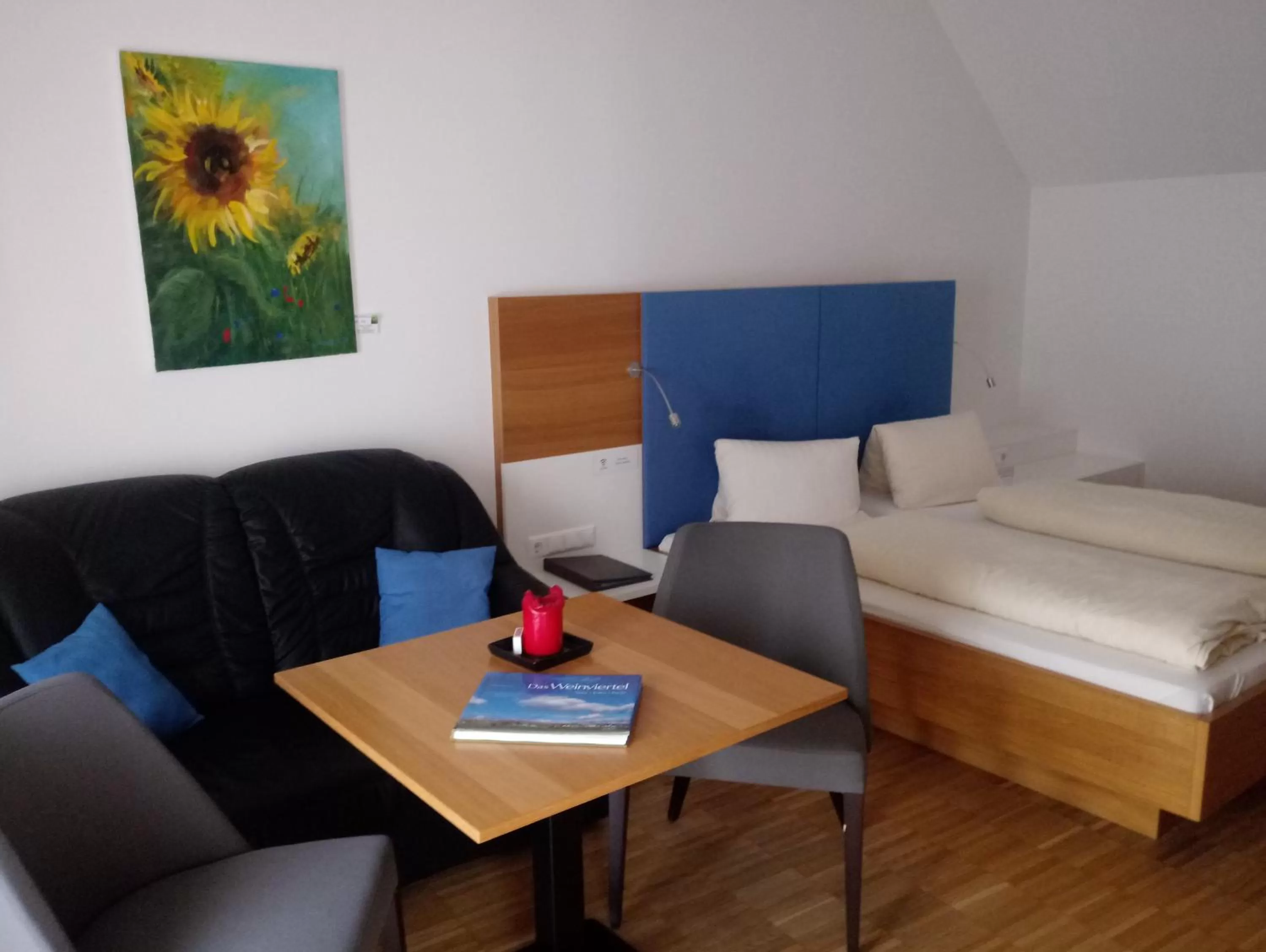 Bedroom, Bed in Hotel Eisenhuthaus