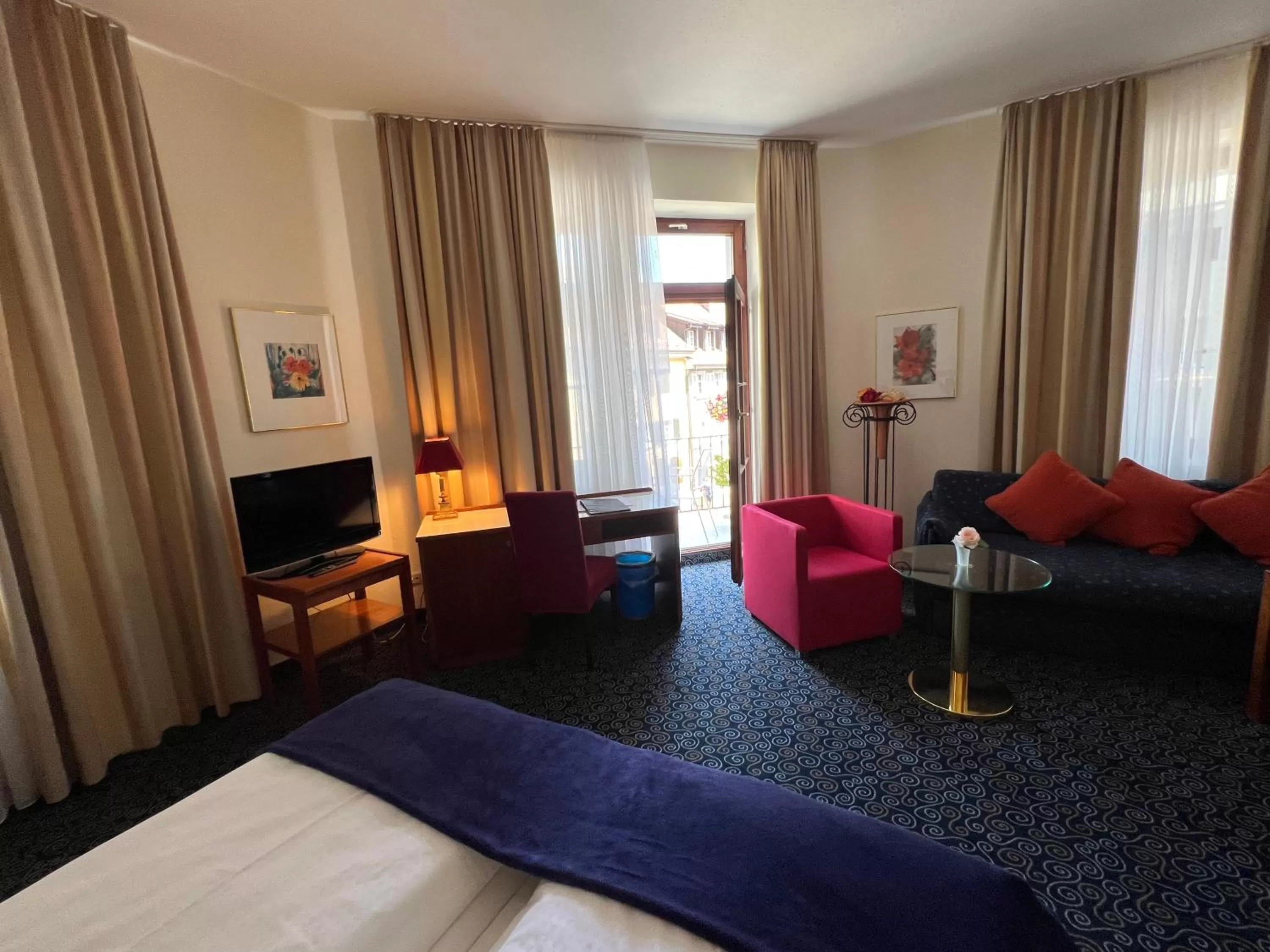 Photo of the whole room in Stadthotel