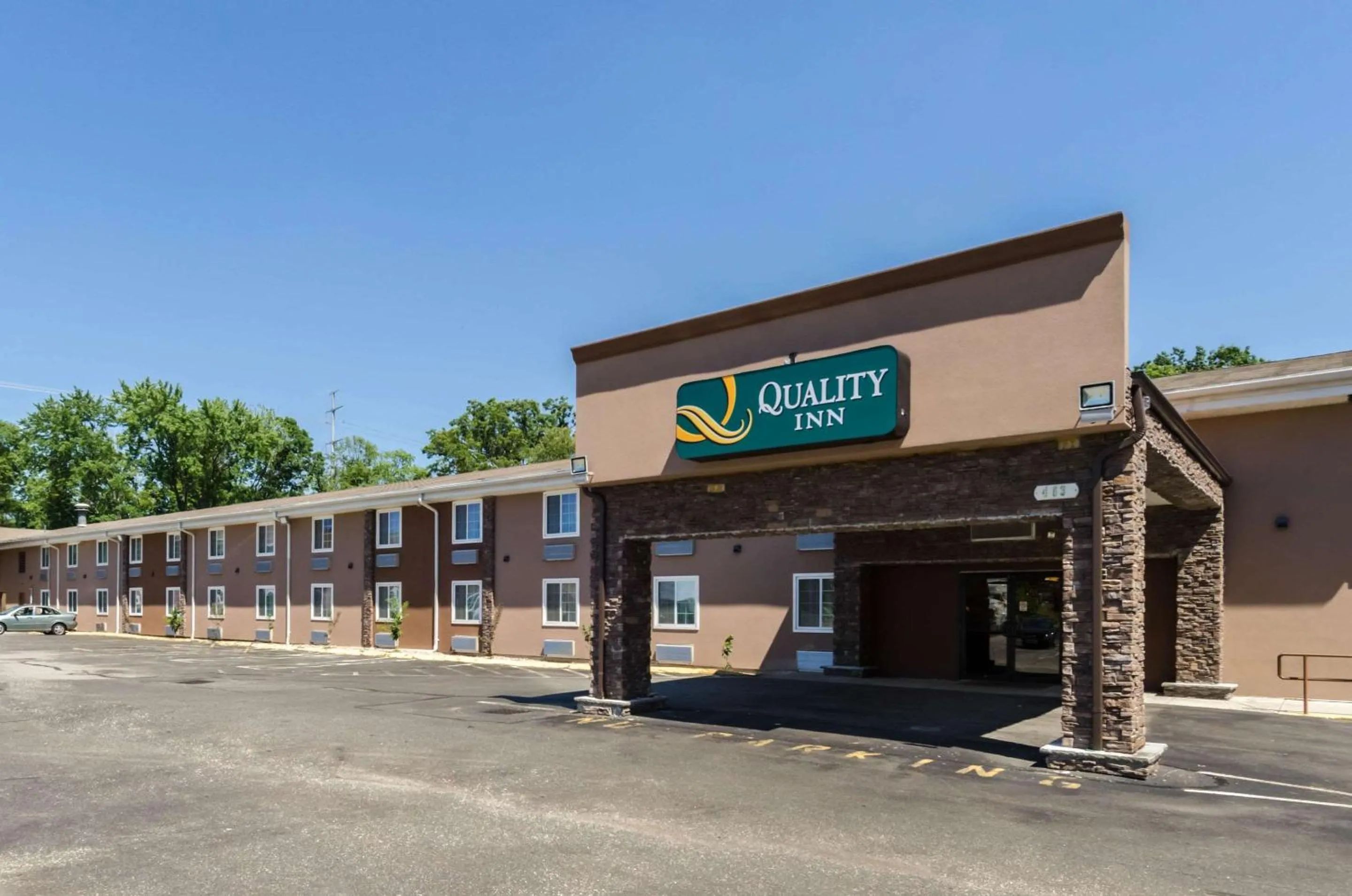 Property building in Quality Inn Chicopee-Springfield