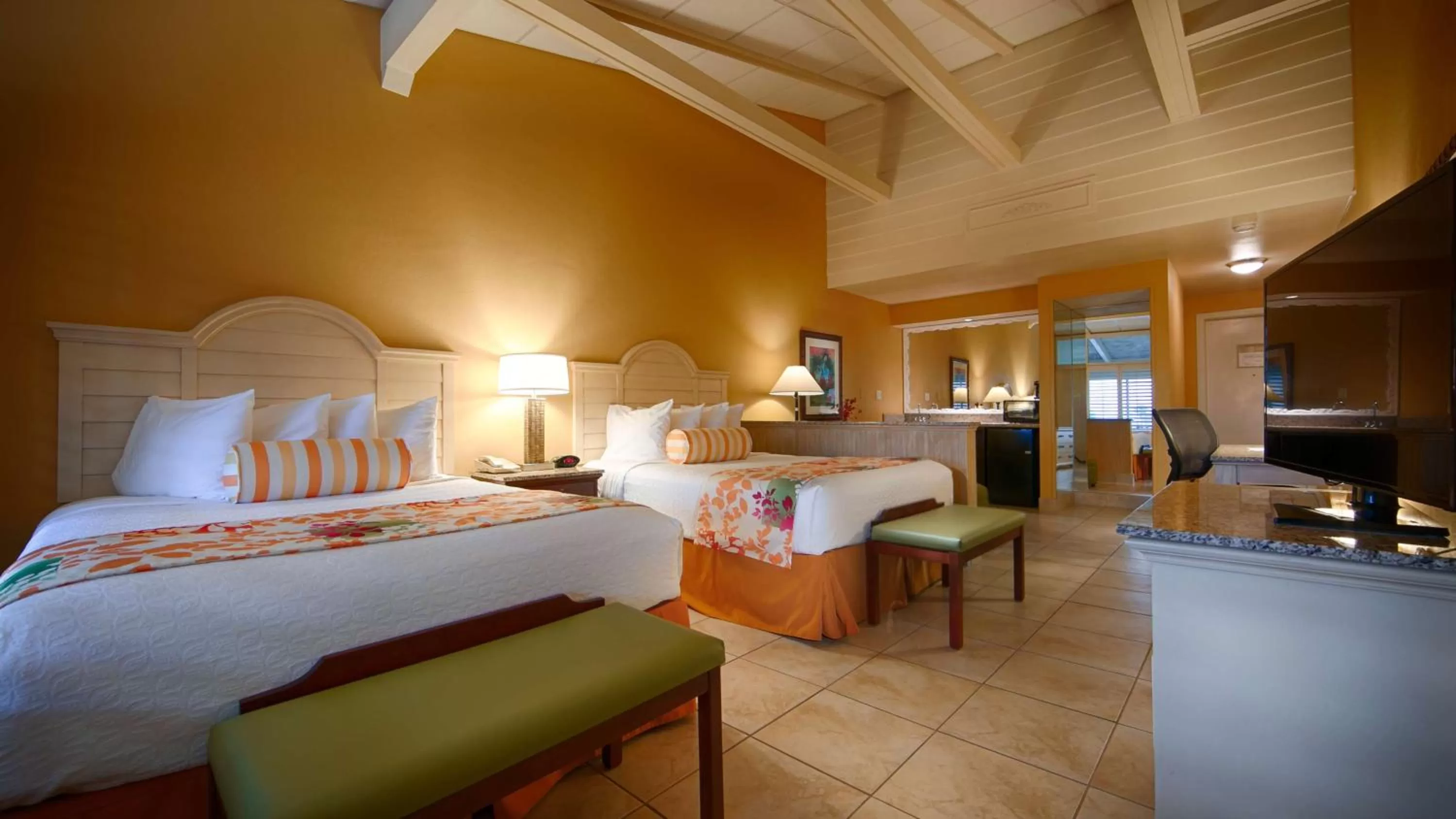 Standard Two Queens Marina Side with Private Patio in Best Western Plus Yacht Harbor Inn