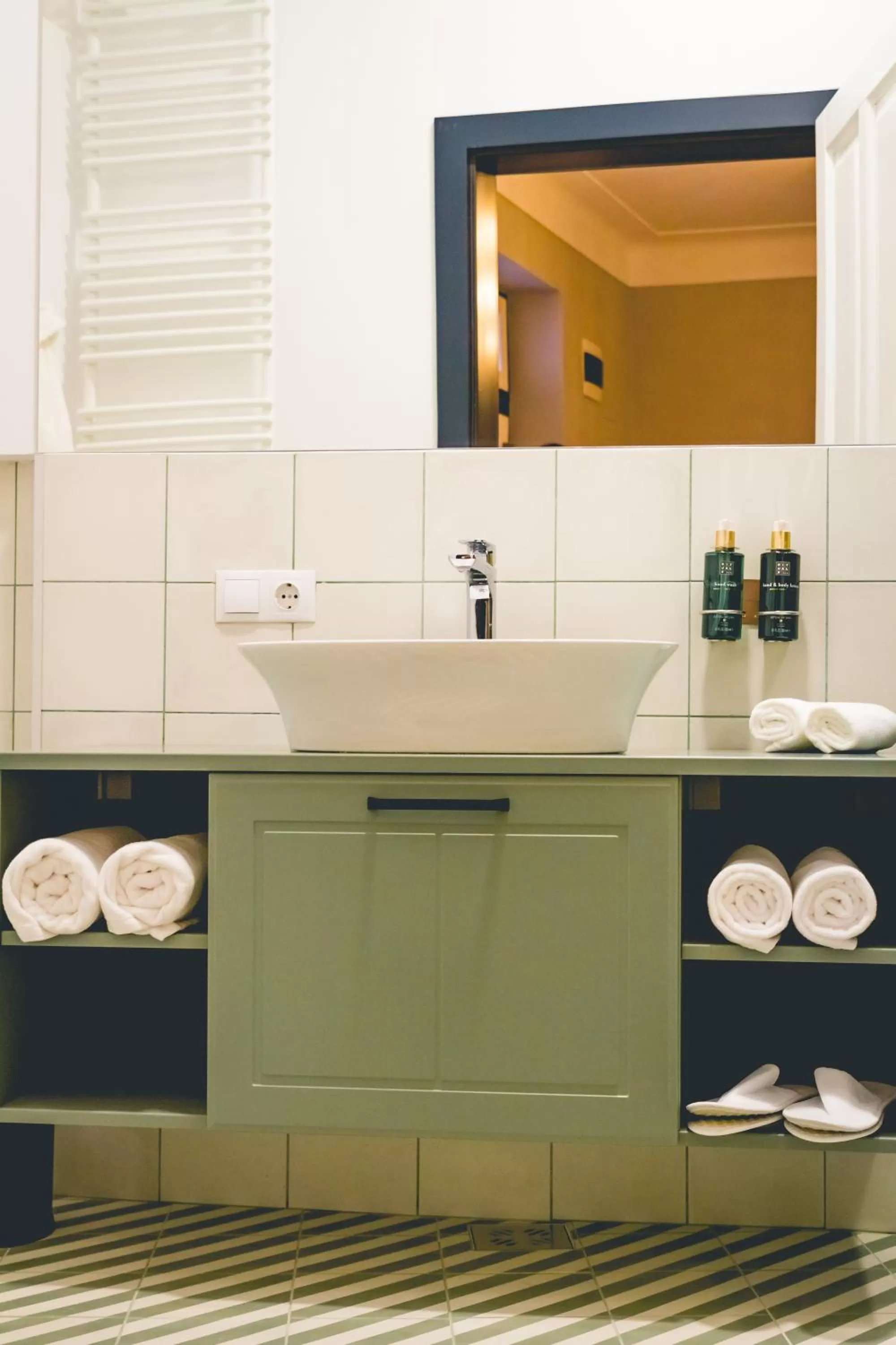 Bathroom, Kitchen/Kitchenette in MAGISTER seven