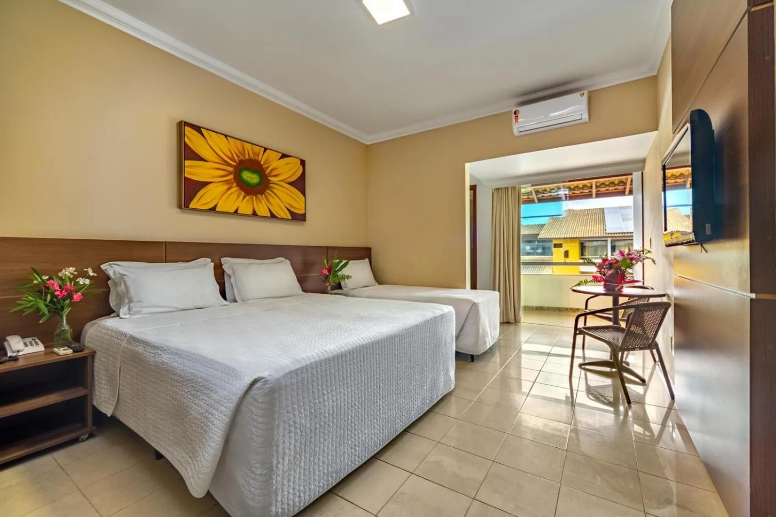 Bed in Transoceanico Praia Hotel