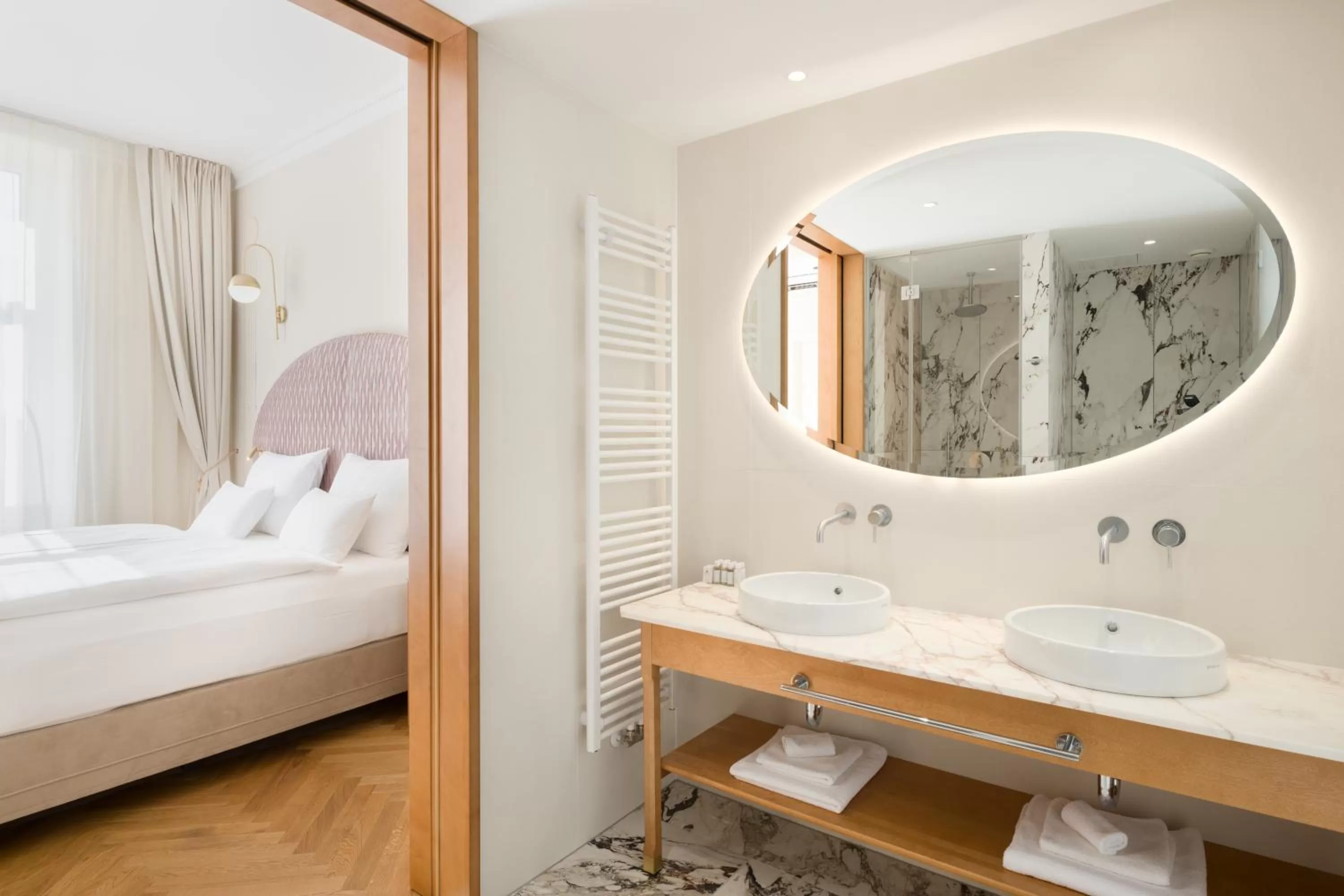 Bathroom, Bed in Grand Hotel Union Eurostars