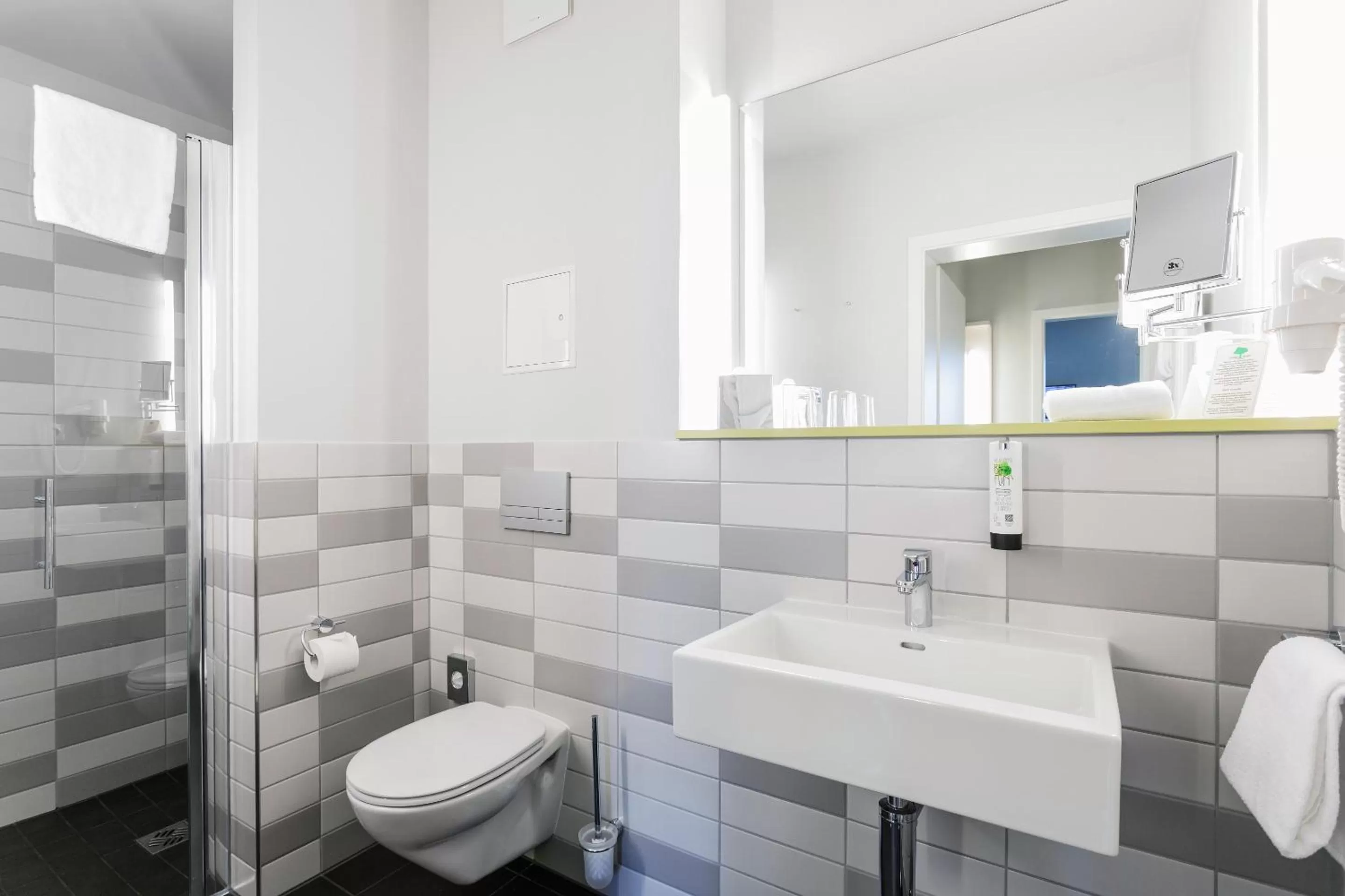 Shower in Hotel & Restaurant Michaelis