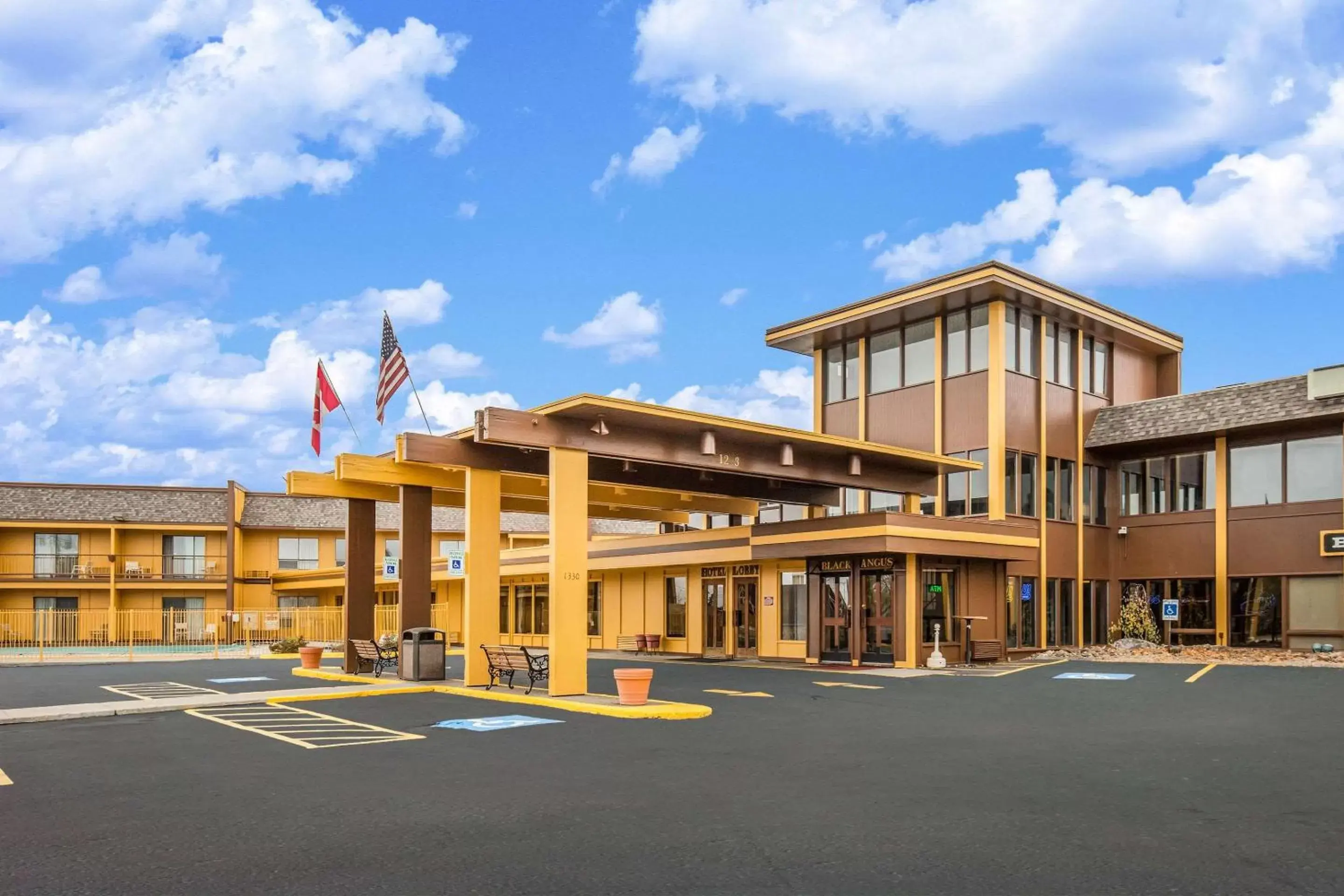 Property Building in Quality Inn Big Sky Property Building in Quality Inn Big Sky