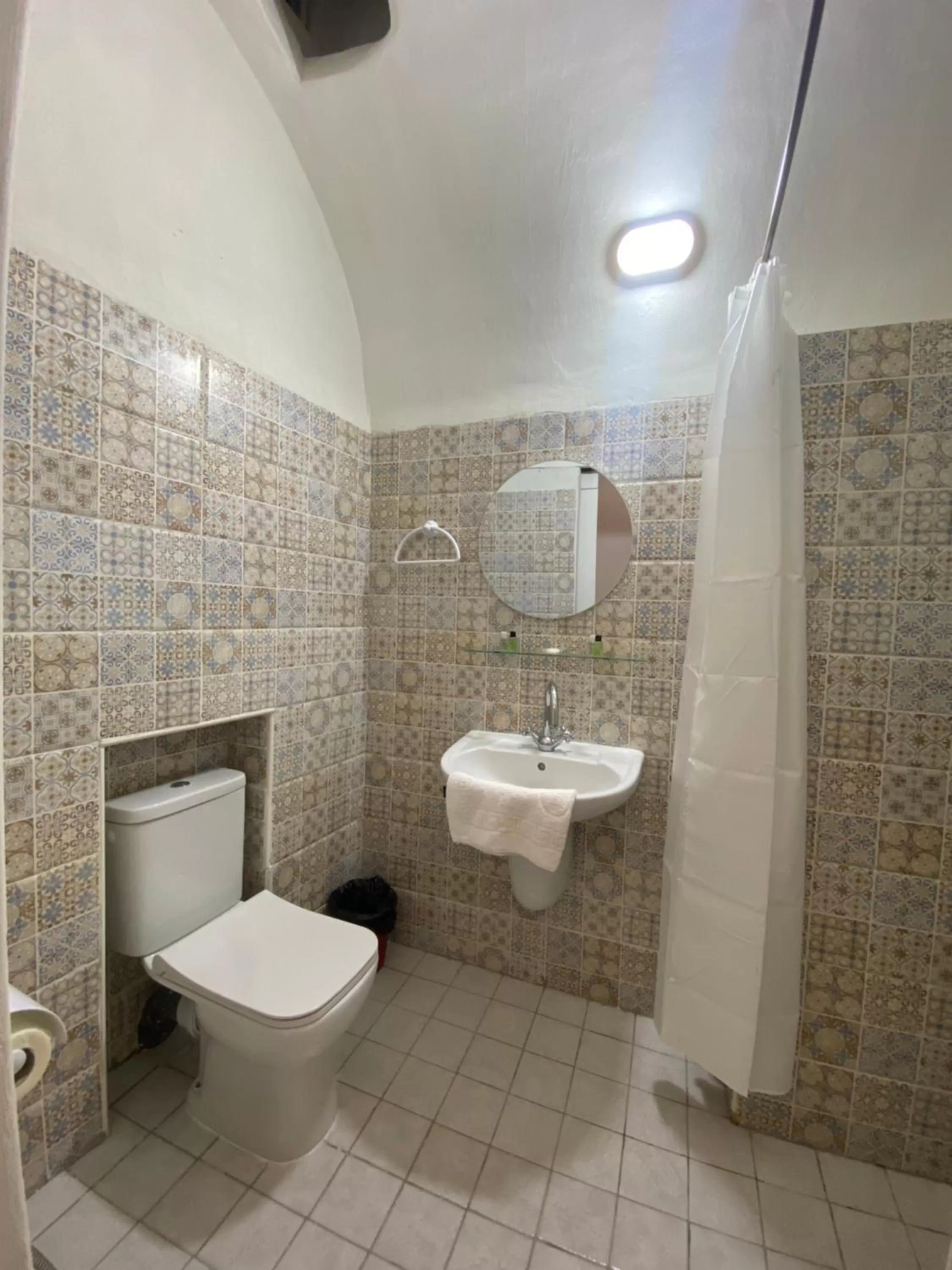 Bathroom in Hôtel Djerba Authentique - Au centre de Midoun