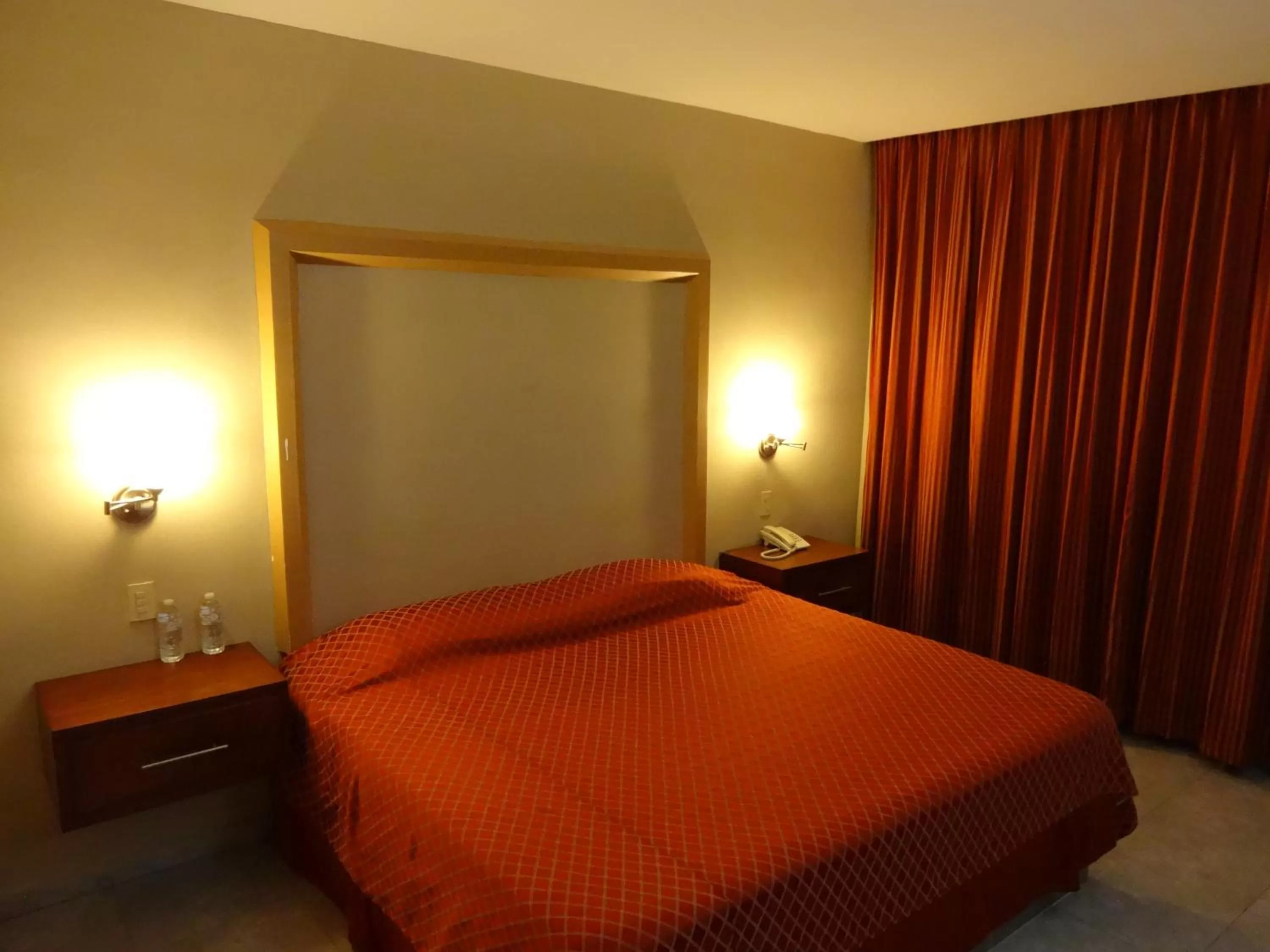 Bedroom, Bed in Hotel Mediterraneo