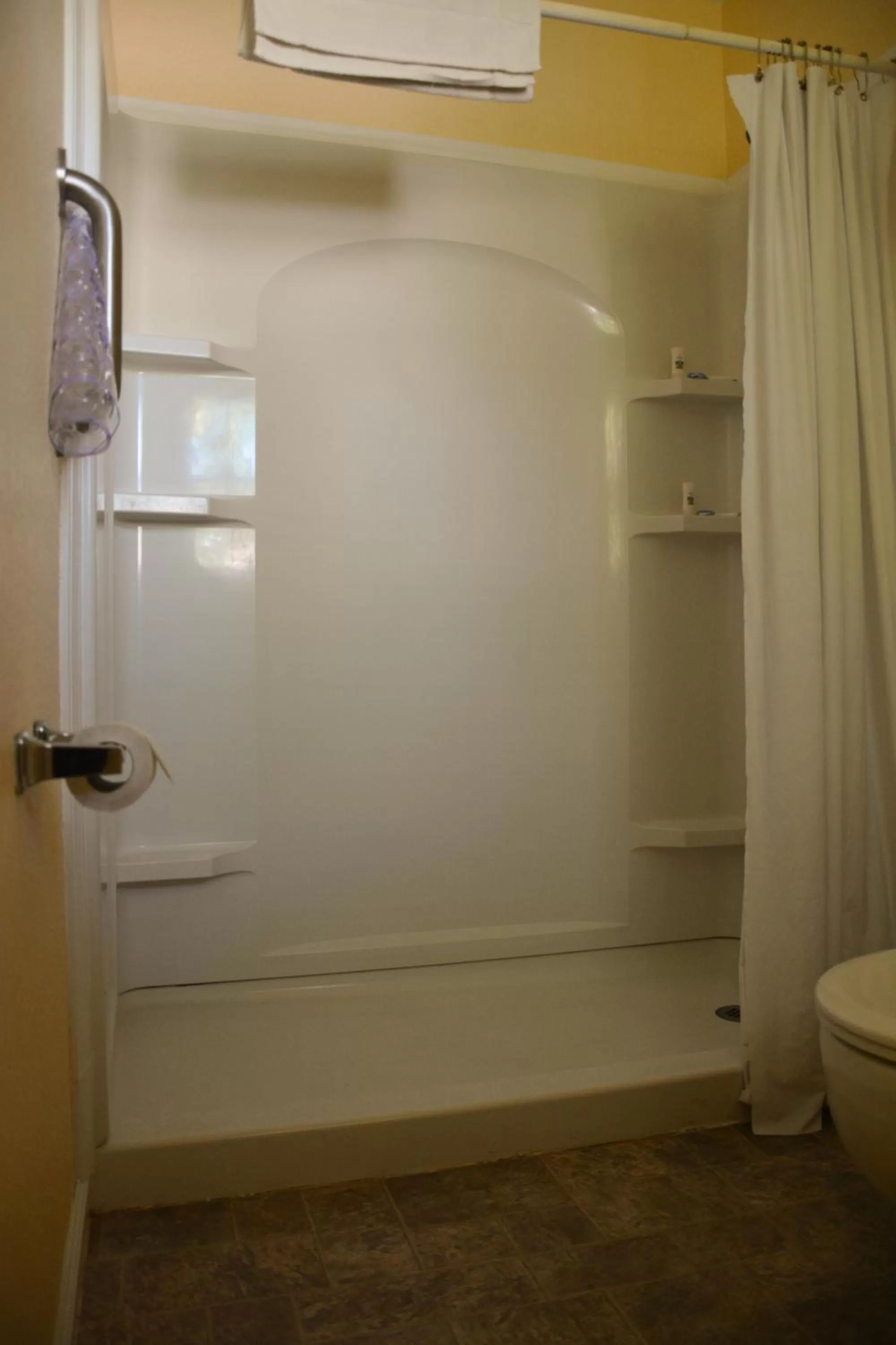 Camp Mack Lodge, Marina & RV Resort