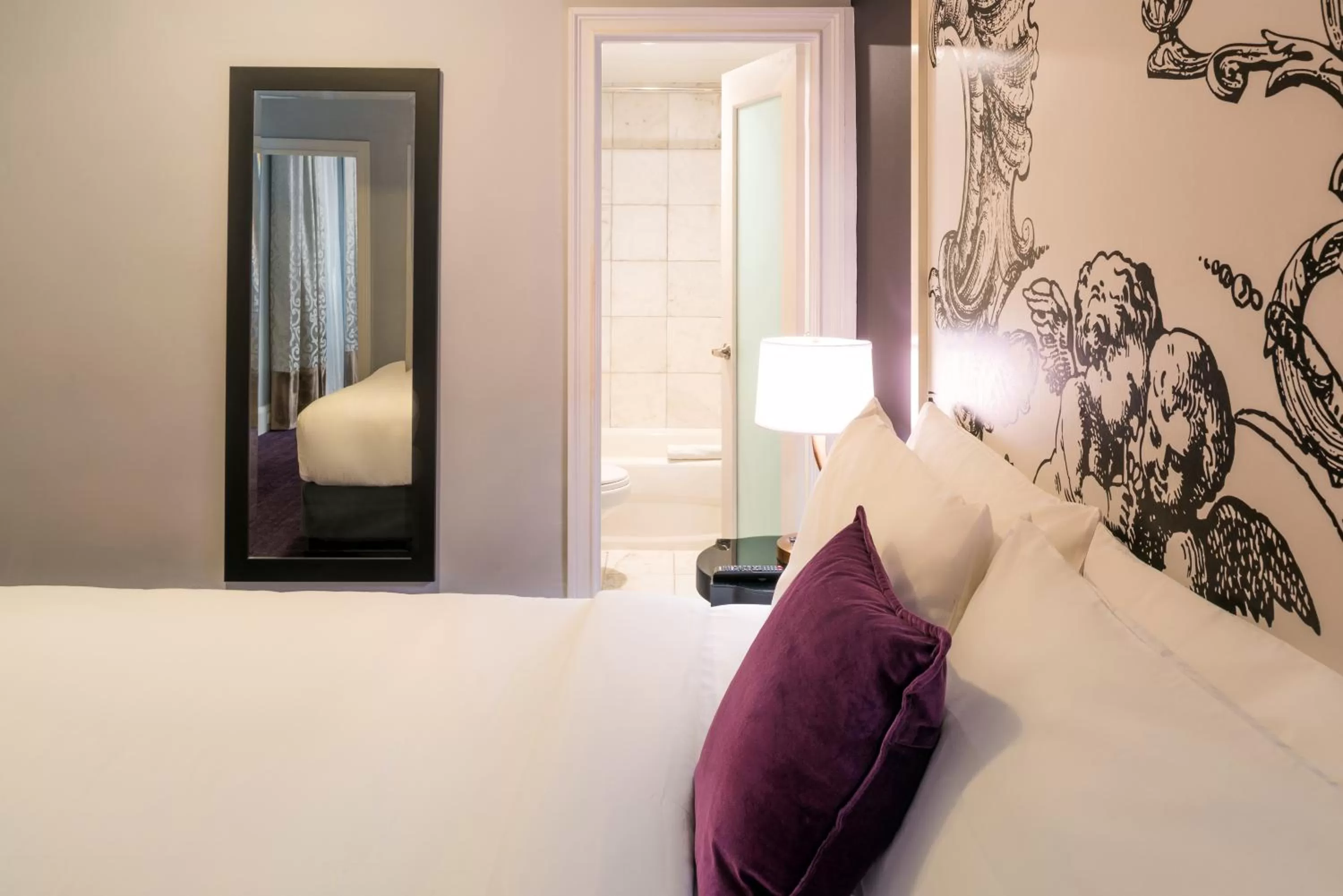 Bathroom, Bed in Hotel Vinache