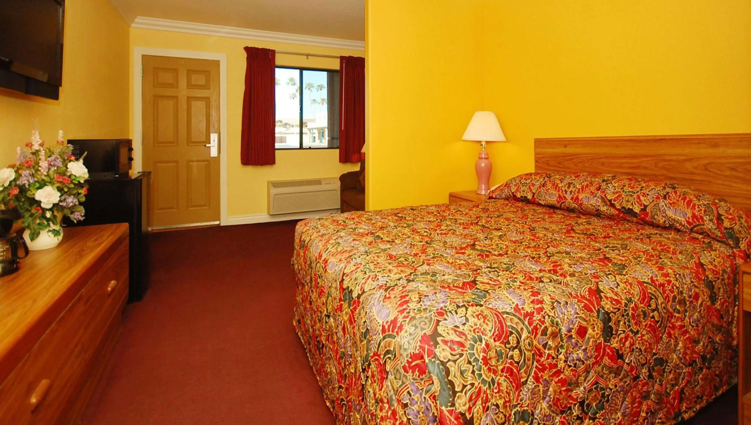 Photo of the whole room, Bed in Magnuson Hotel Blythe