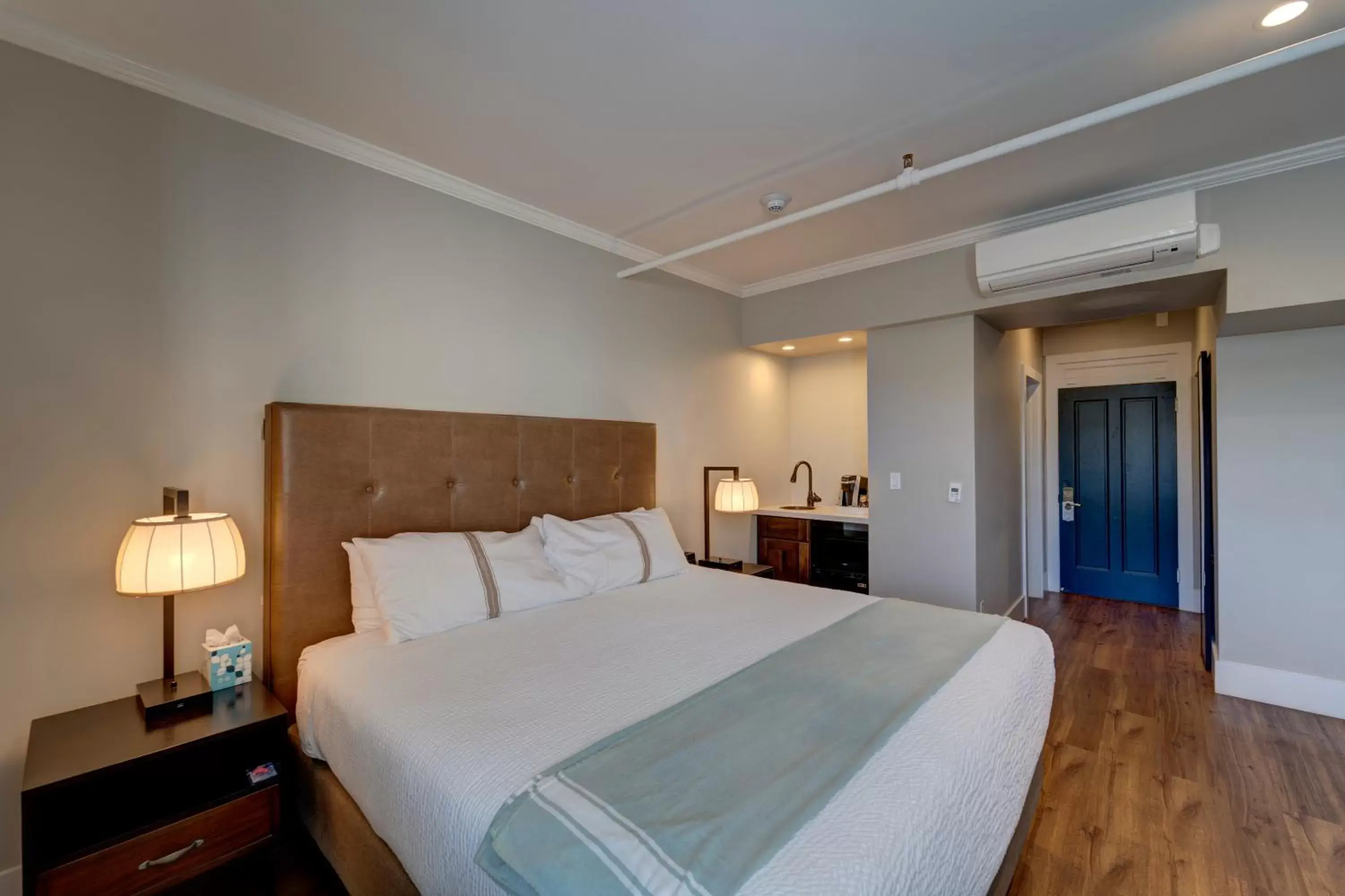 Superior King Room - Non-Smoking in Hotel Petaluma, Tapestry Collection by Hilton Superior King Room - Non-Smoking in Hotel Petaluma, Tapestry Collection by Hilton