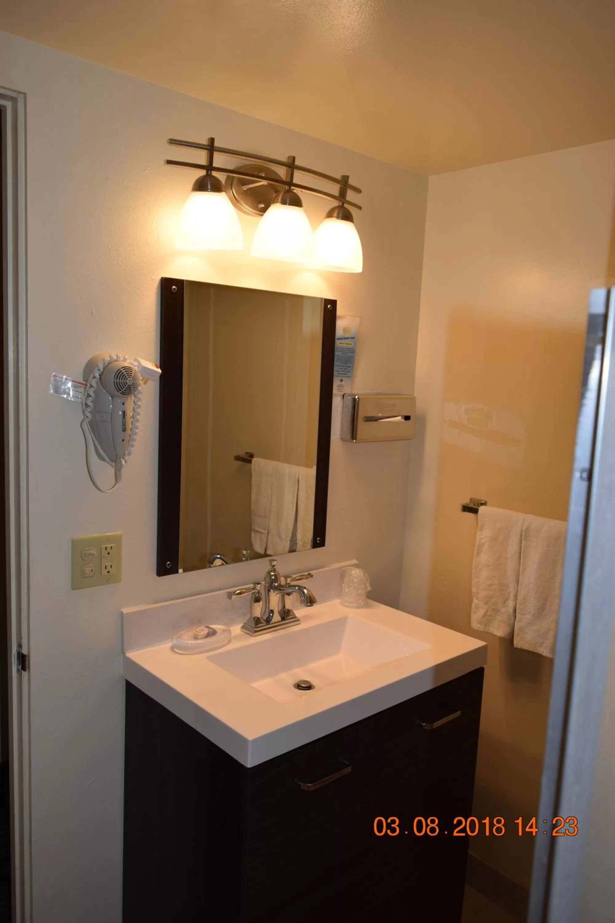 Bathroom in Stanlunds Inn and Suites