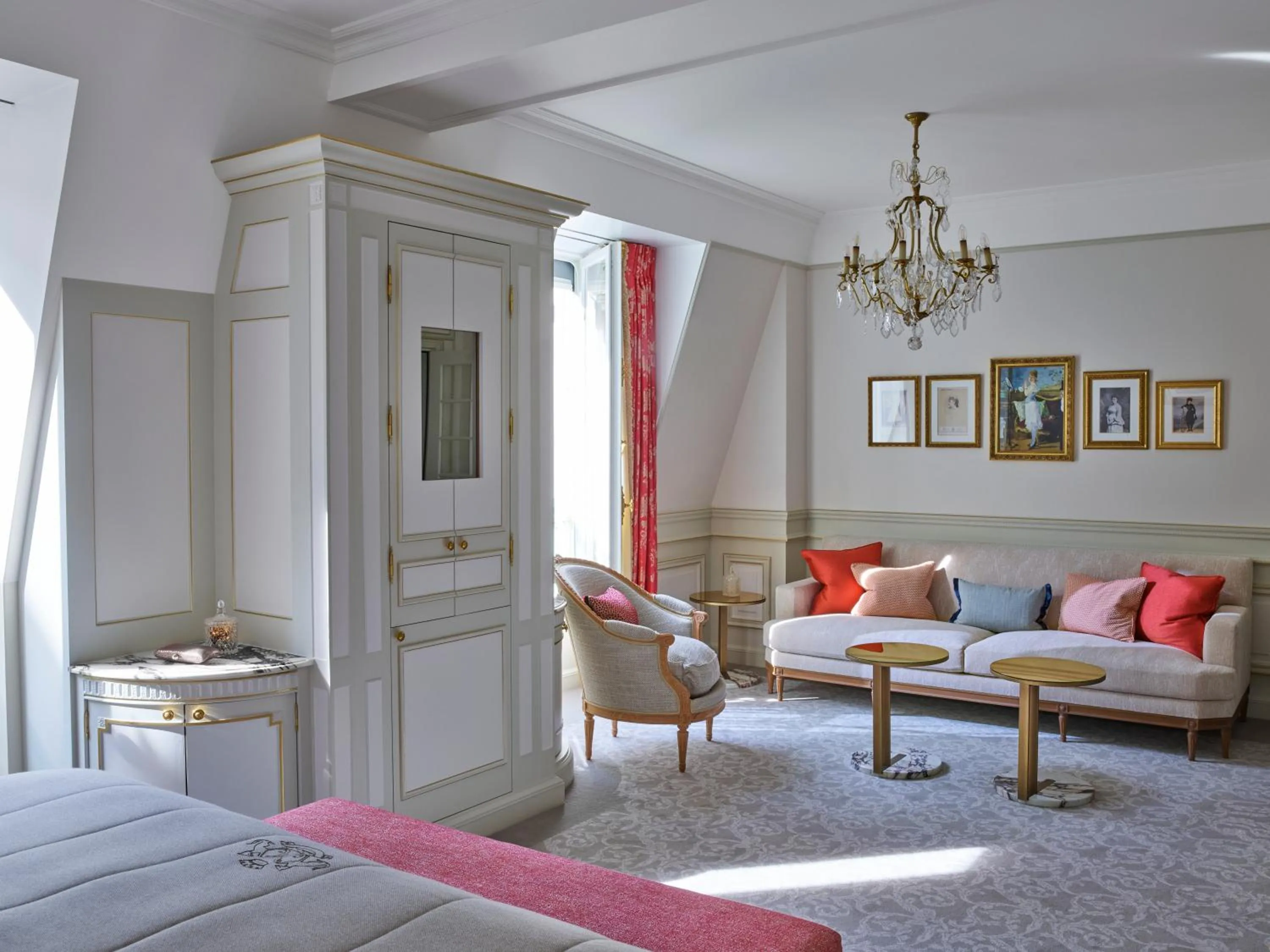 Bedroom in Le Meurice – Dorchester Collection