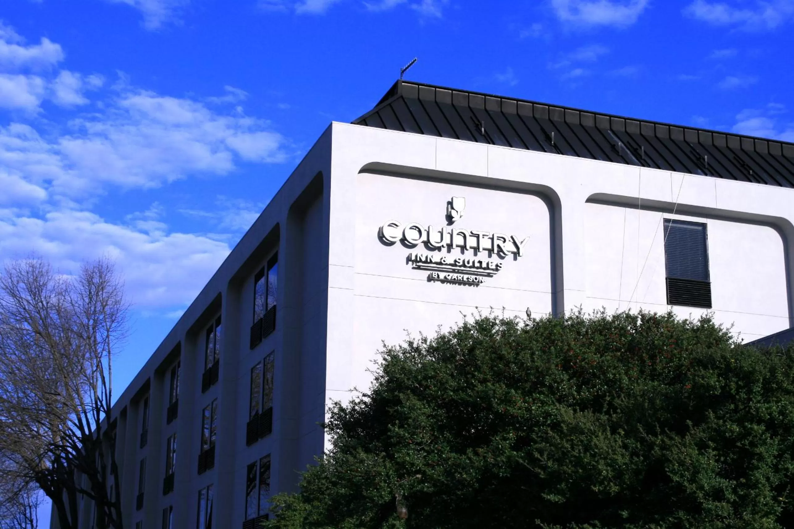 Property building, Property Logo/Sign in Country Inn & Suites by Radisson, Grand Prairie-DFW-Arlington, TX