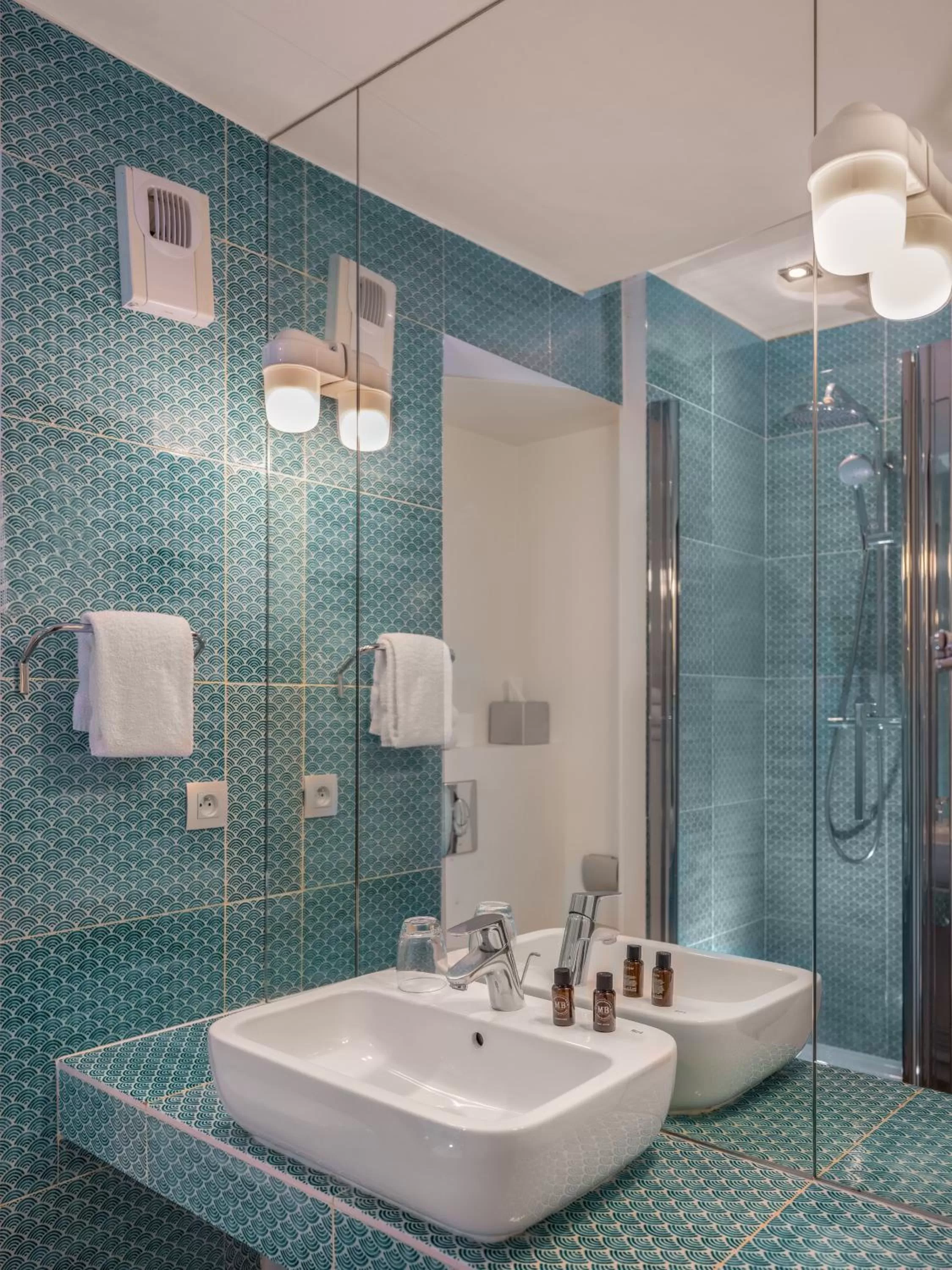 Bathroom in Hôtel Edgar & Achille