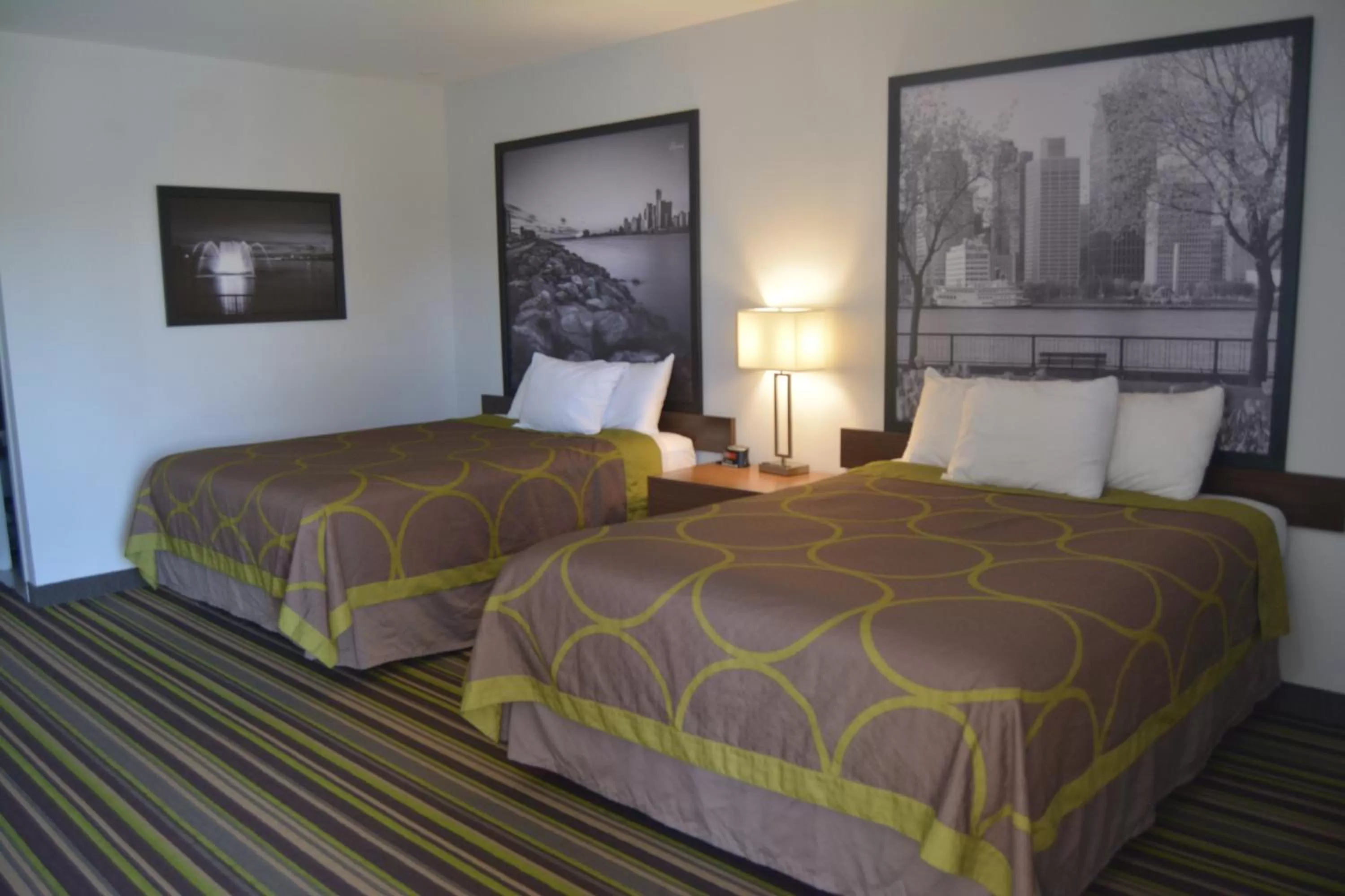 Photo of the whole room, Bed in Super 8 by Wyndham Windsor/Dougall