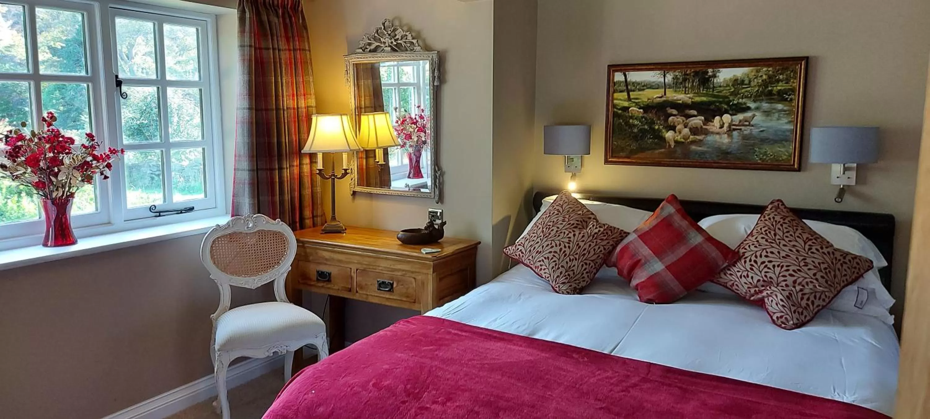 Bedroom, Bed in Glyn Isa Country House B&B and self catering Lodge