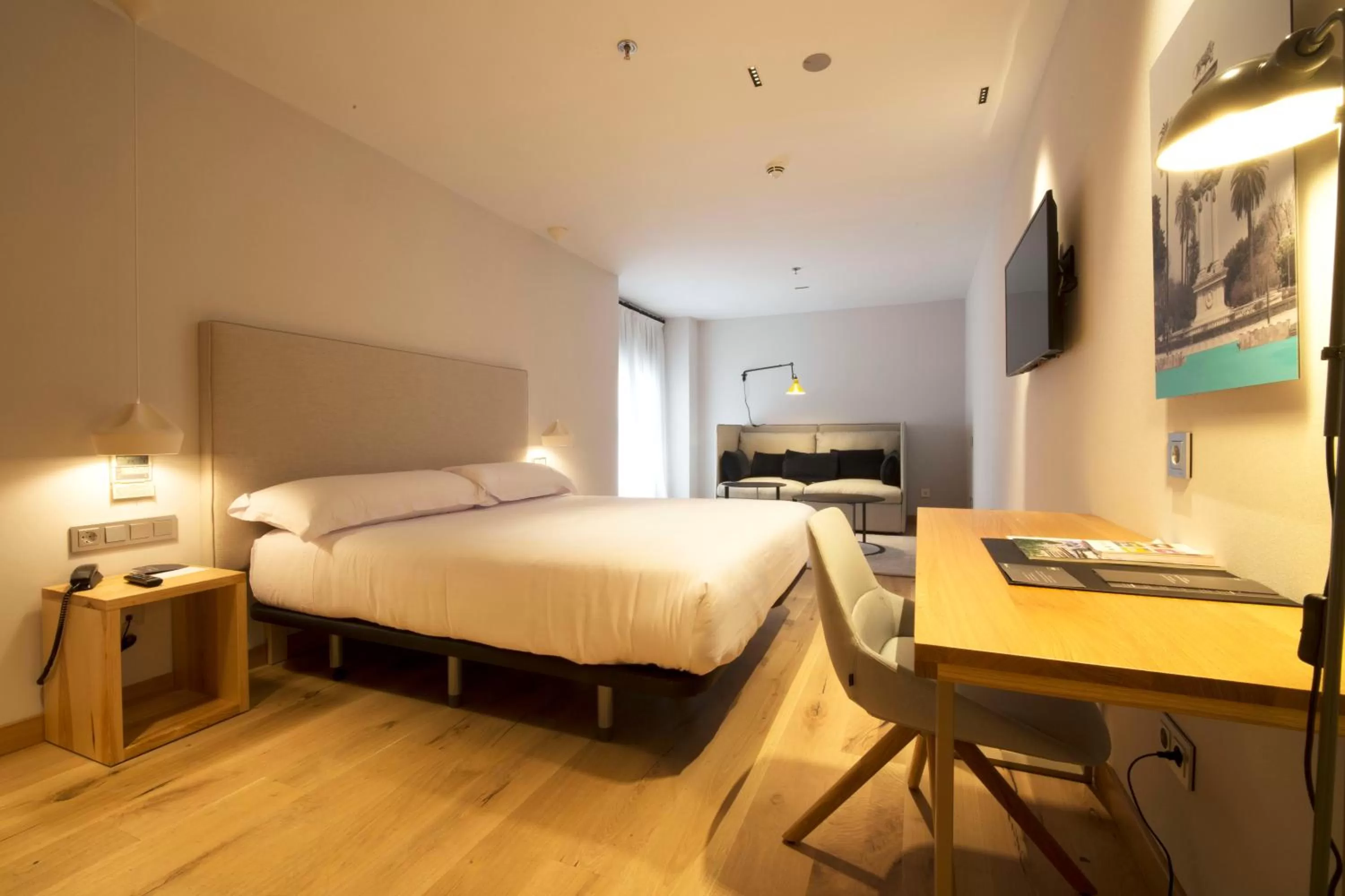 Photo of the whole room, Bed in Zenit Sevilla