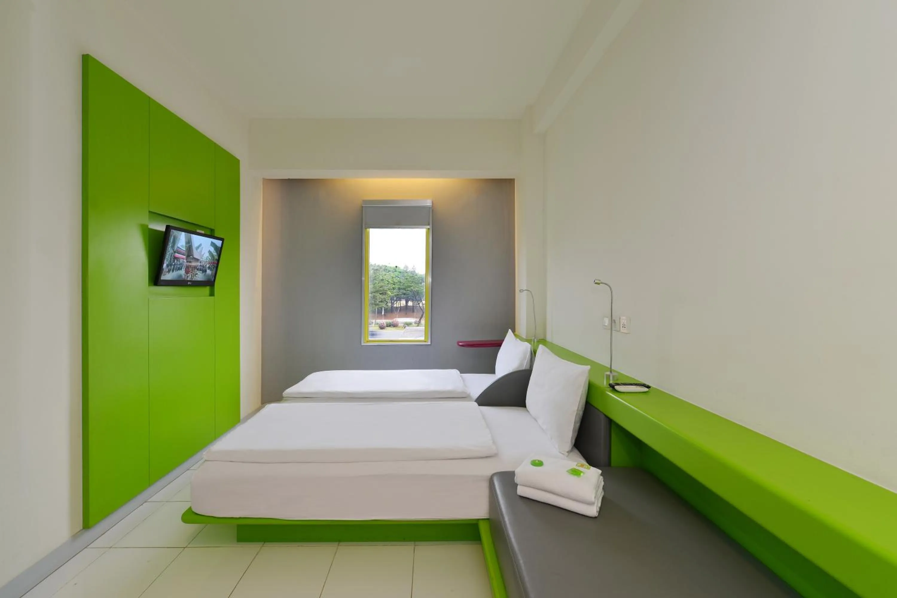 Bed in POP! Hotel BSD City Tangerang