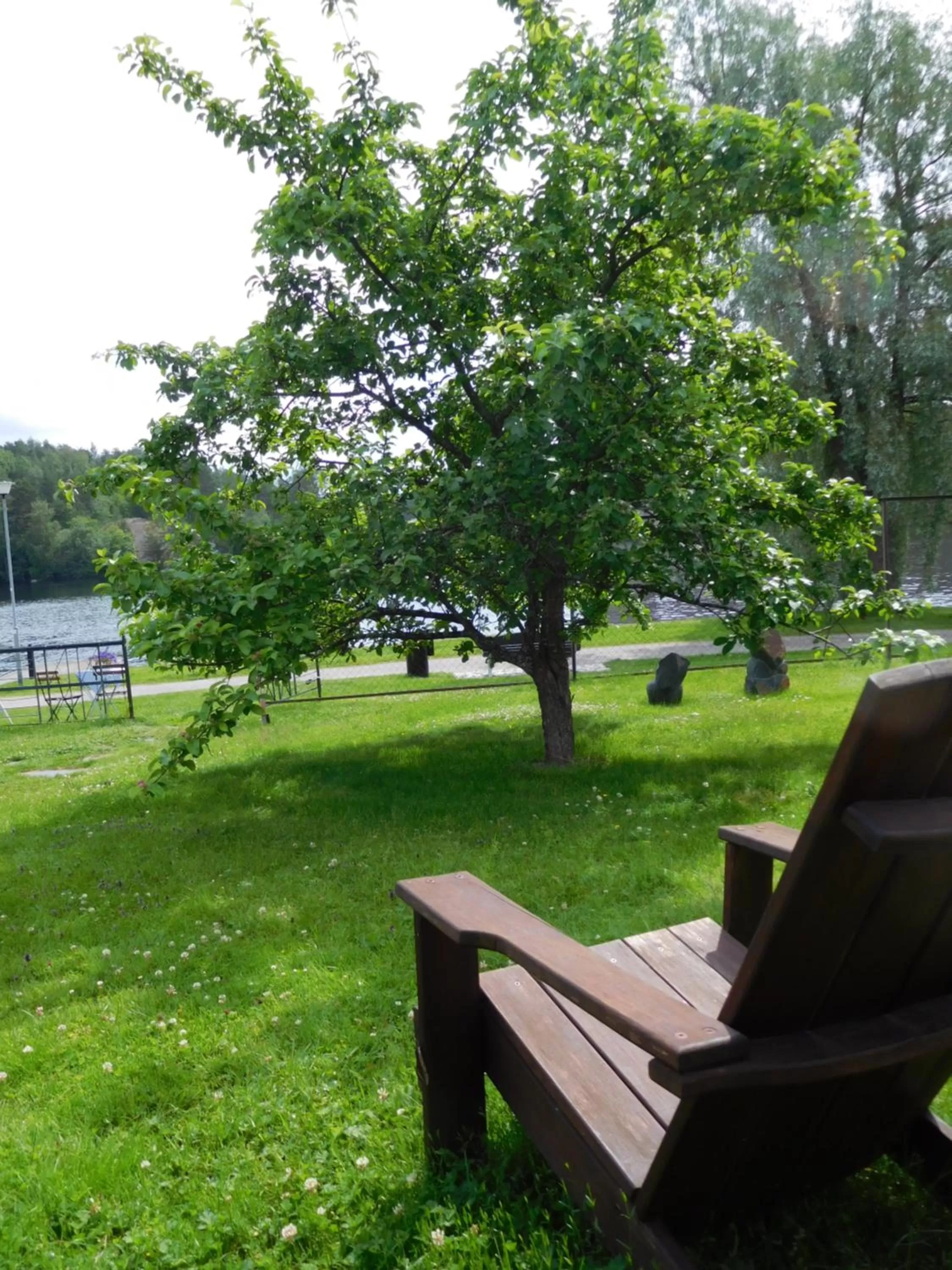 Day, Garden in Lossiranta Lodge