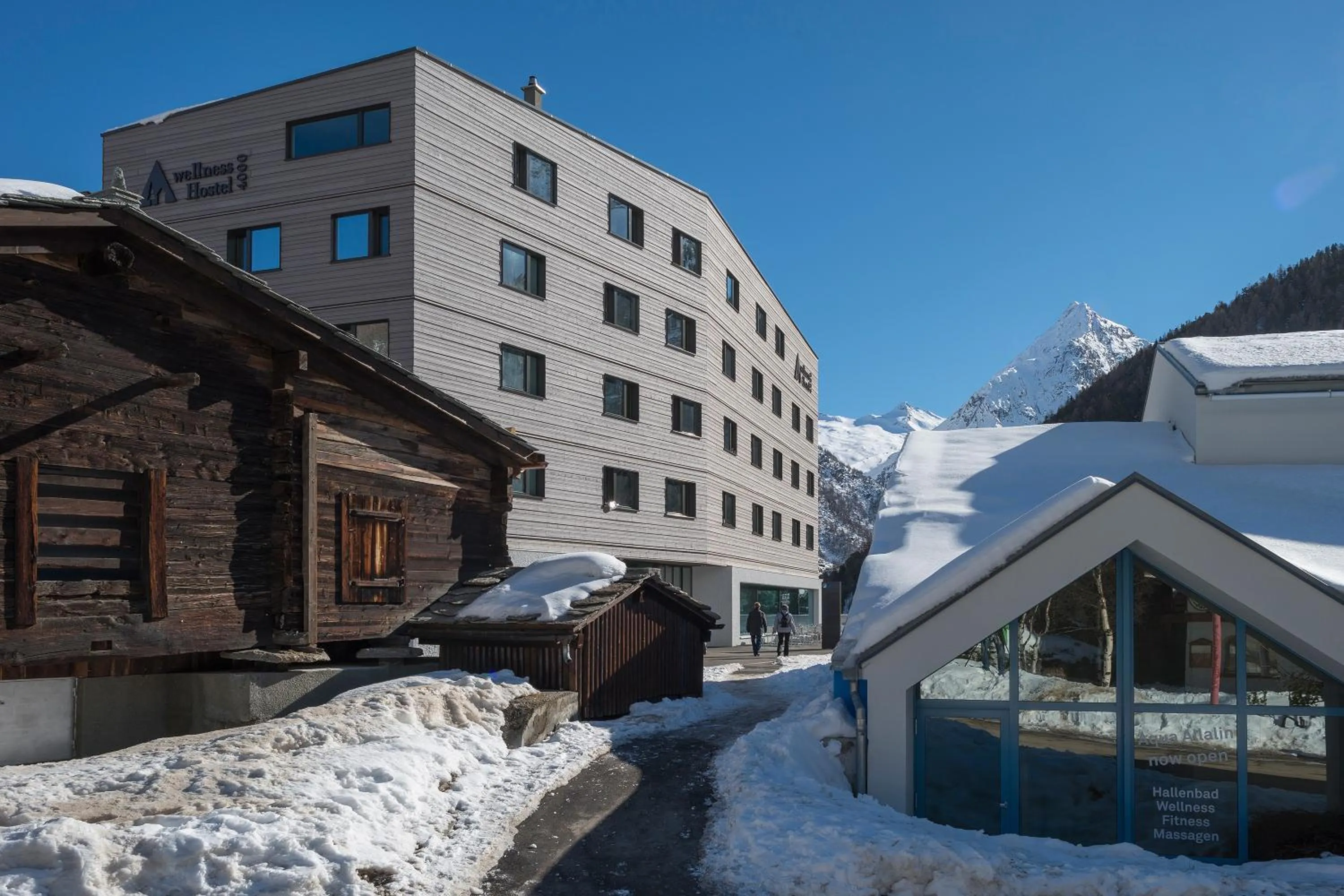 Facade/entrance in Saas-Fee wellnesshostel4000