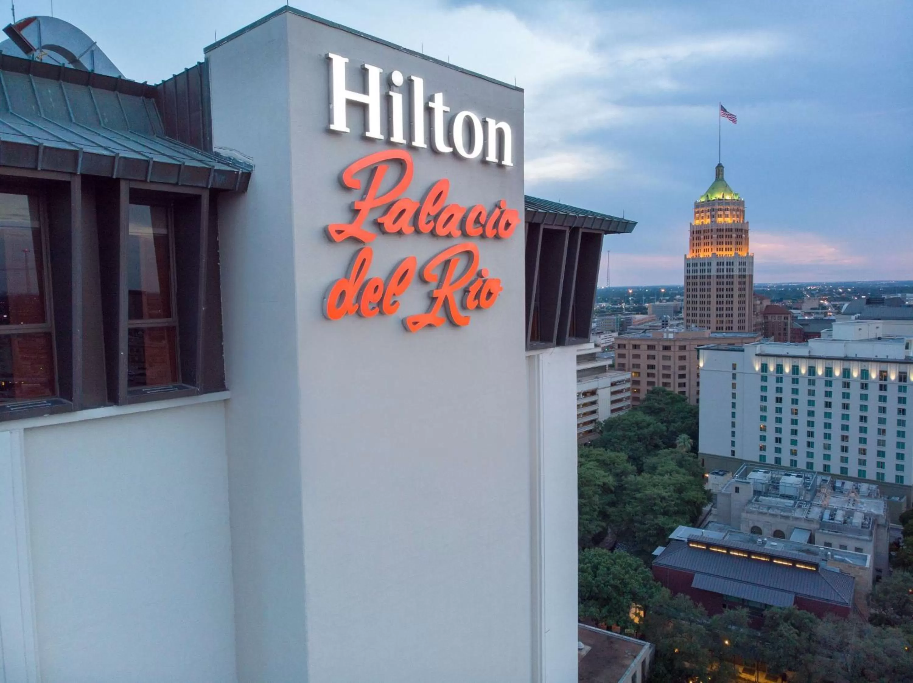 Property building in Hilton Palacio del Rio