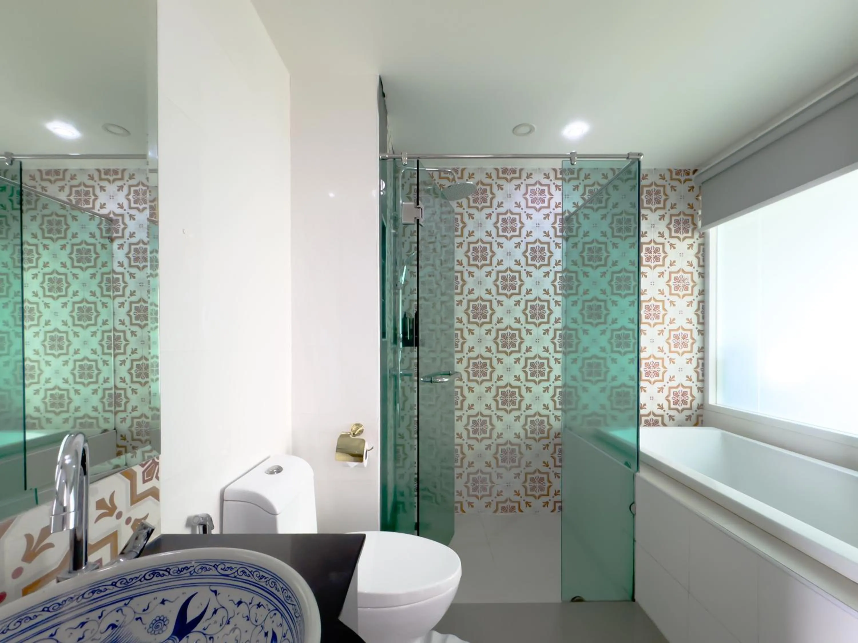 Shower in Grand Supicha City Hotel